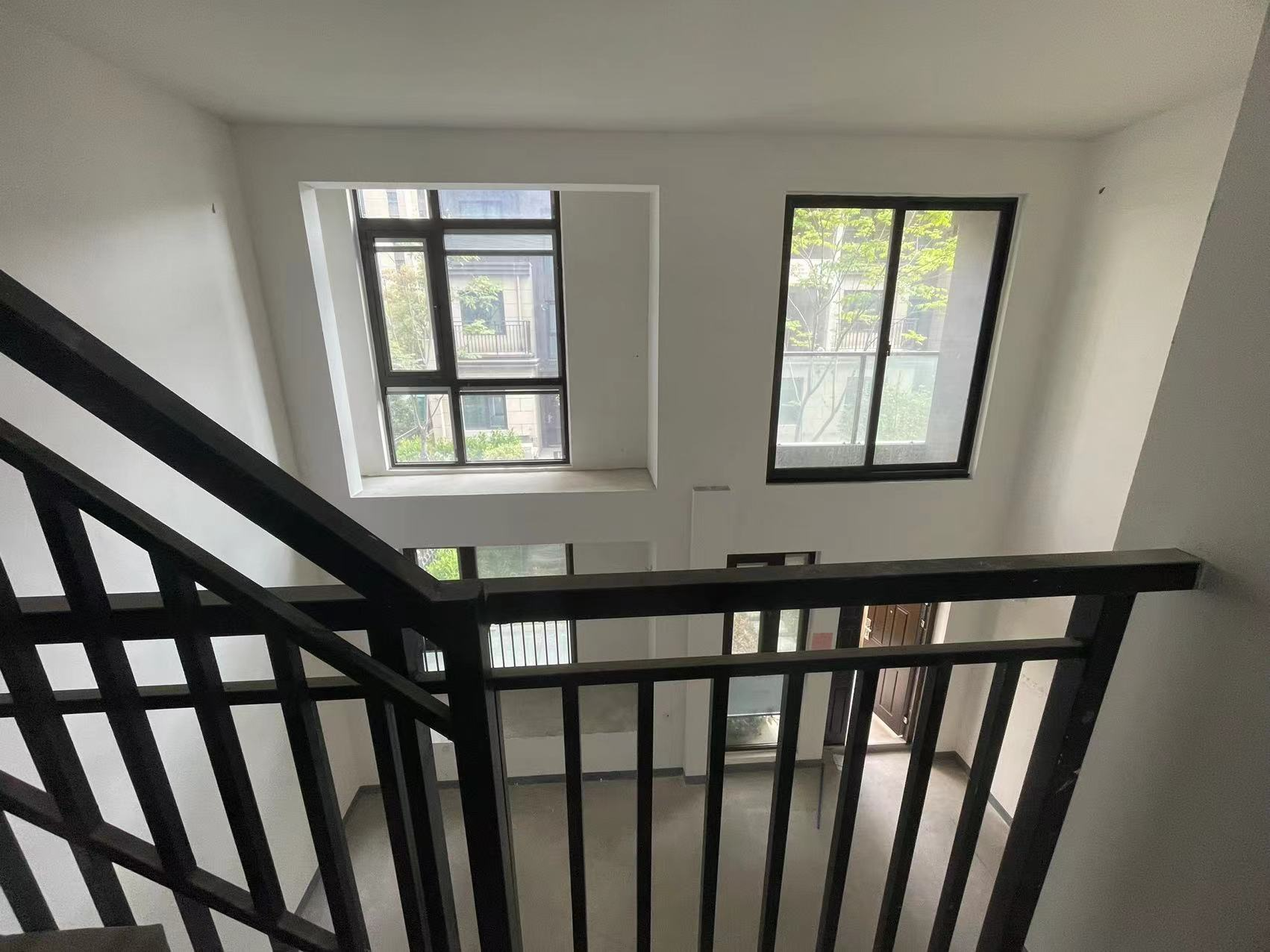 绿地新里城 4室2厅3卫 145m&sup2;