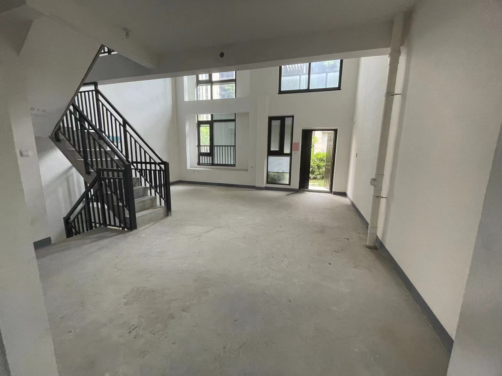 绿地新里城 4室2厅3卫 145m&sup2;