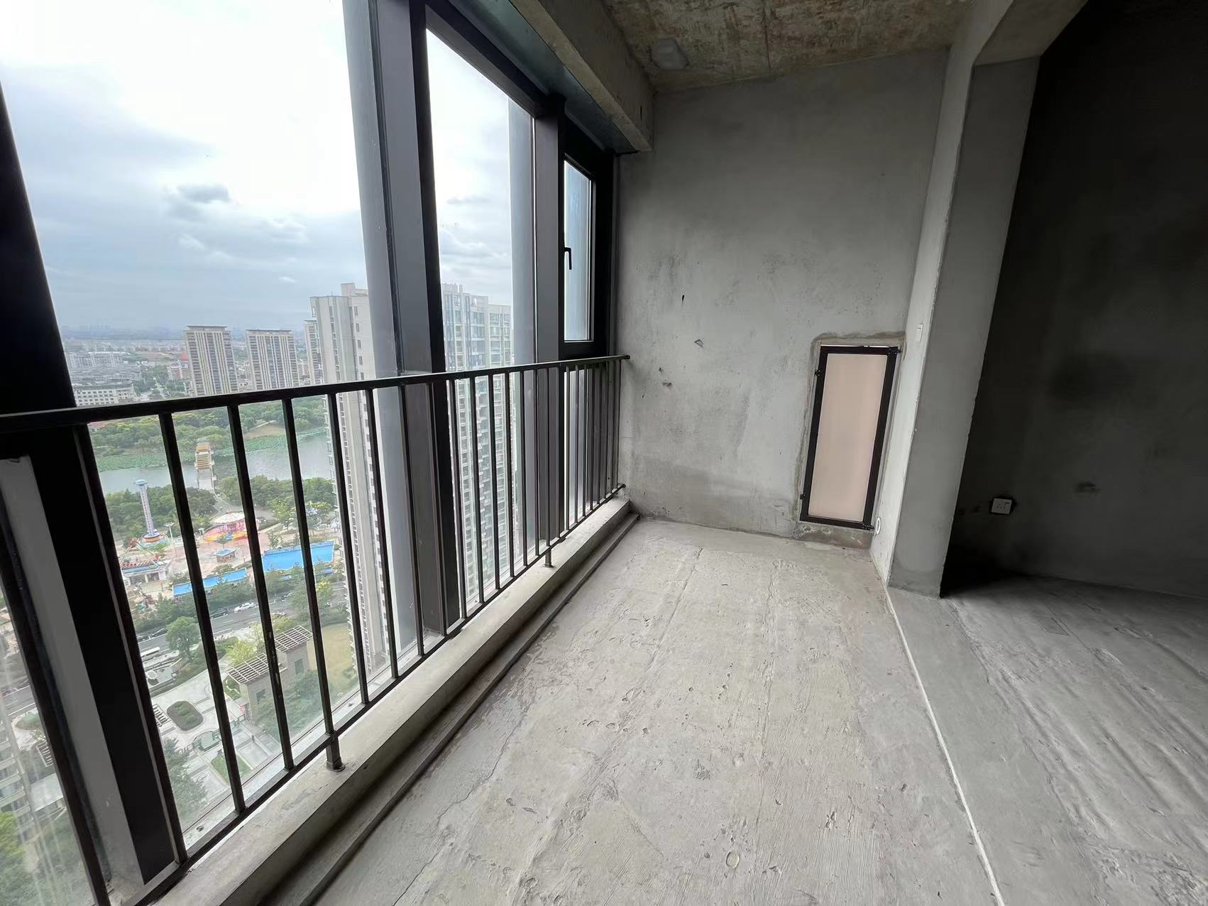 南山湖一号 4室2厅2卫 141.29m&sup2;
