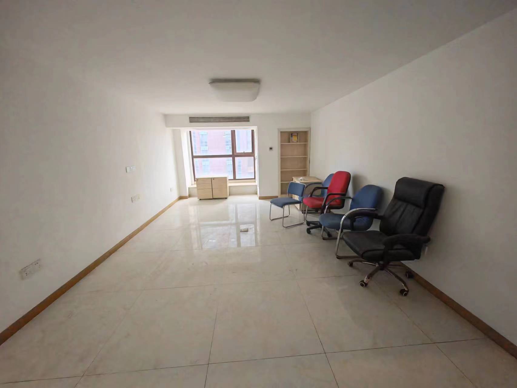 恒隆国际 2室2厅1卫 140m&sup2;