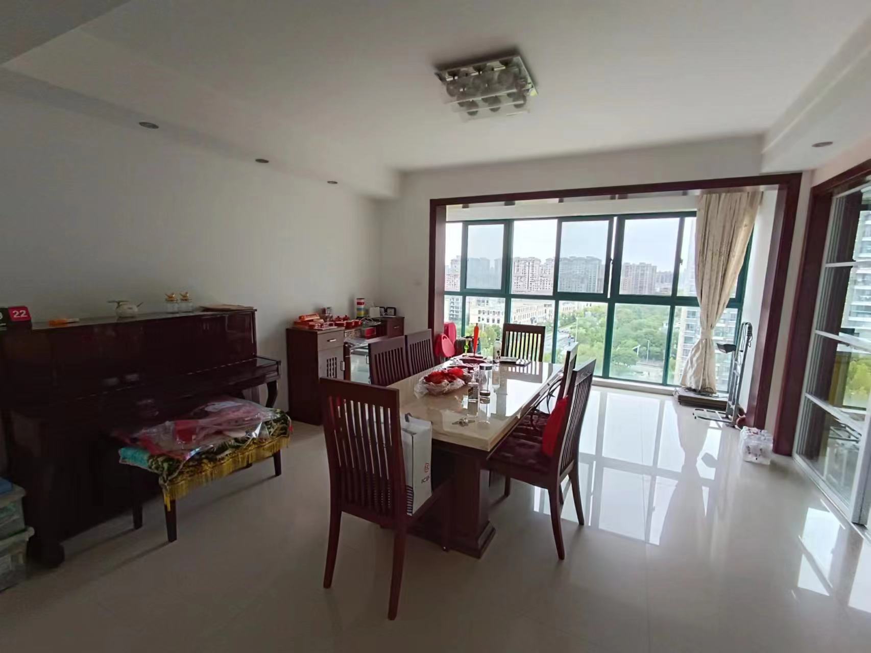 新城小区 4室2厅2卫 179.14m&sup2;