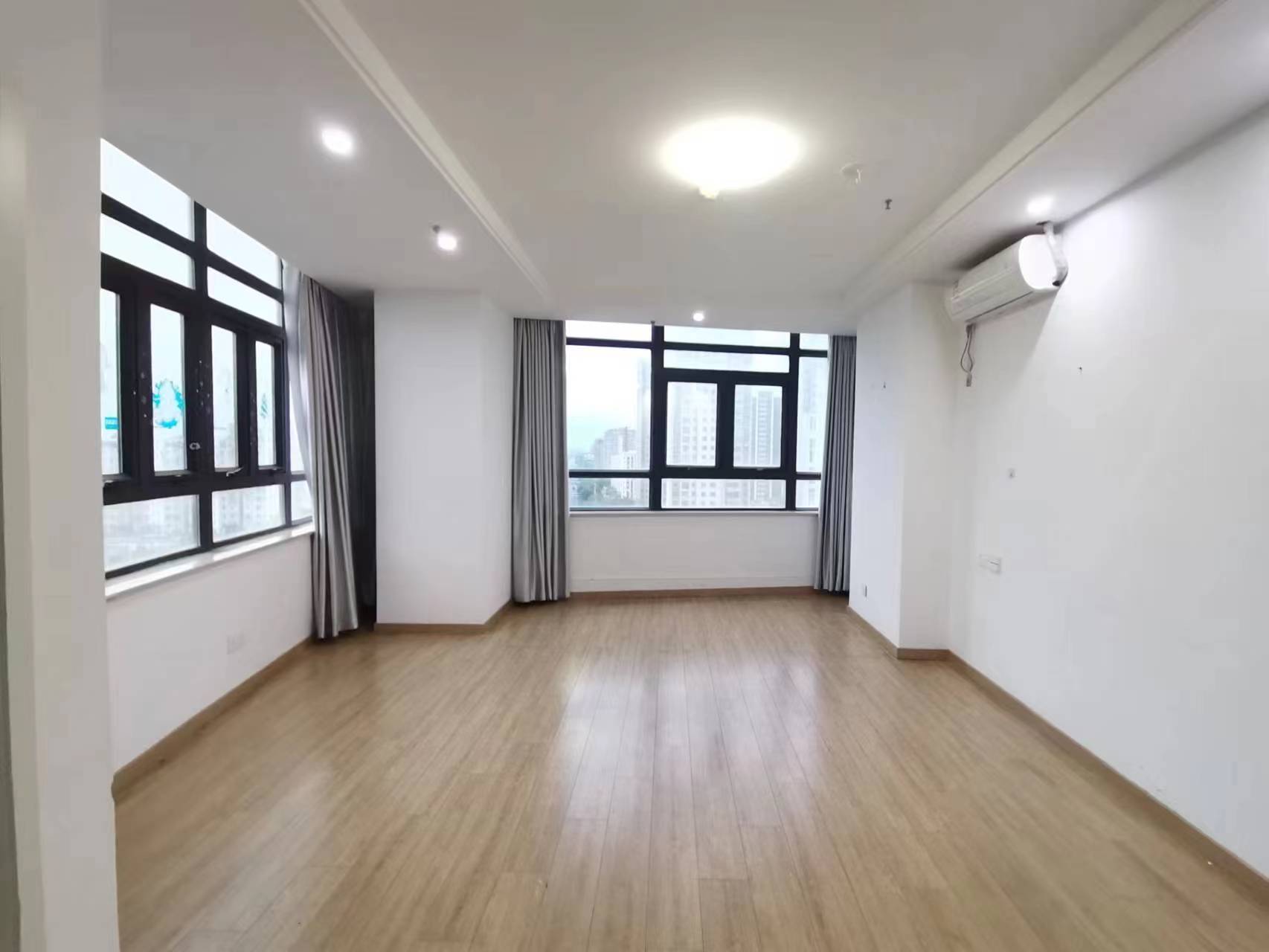 奥邦金座公寓 1室1厅1卫 60.00m²