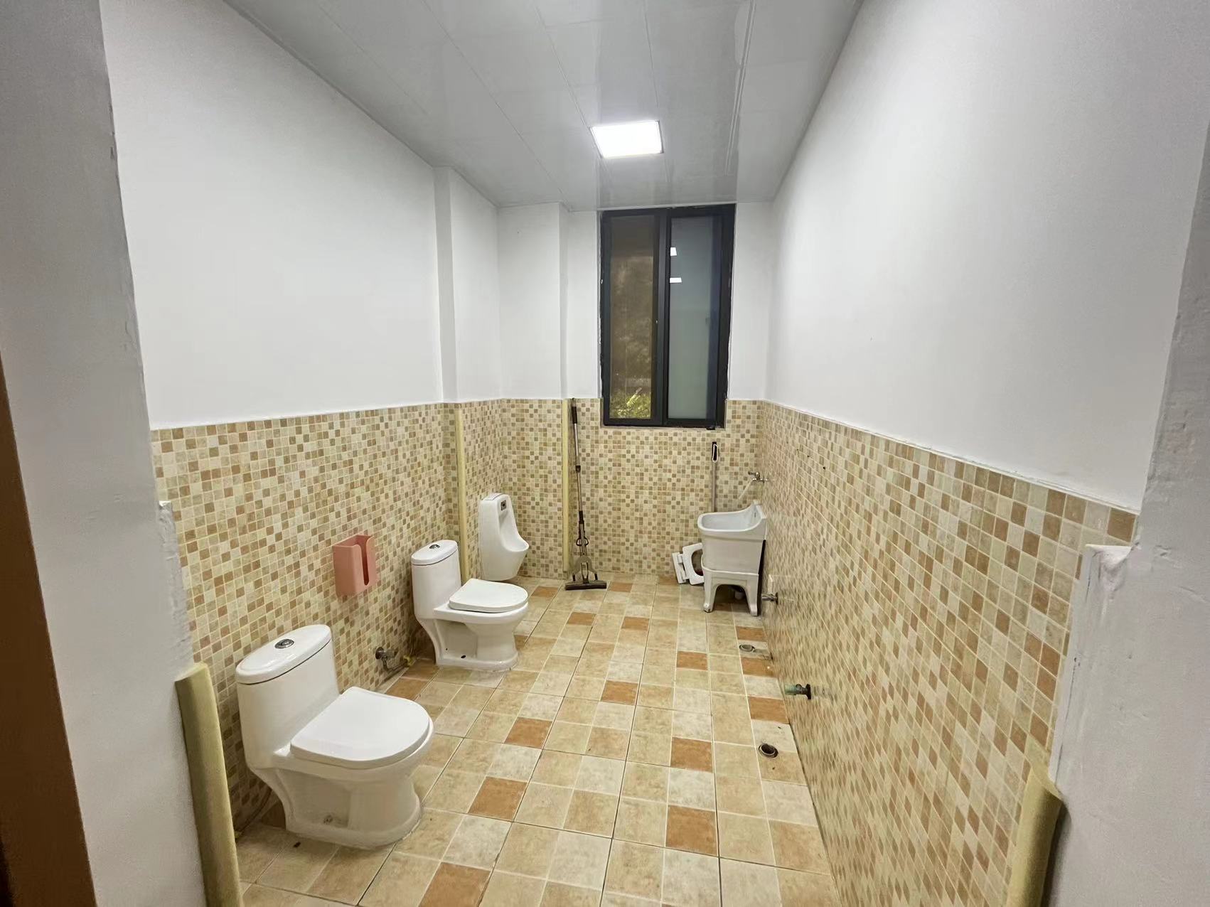 华强城 4室2厅2卫 166.00m&sup2;
