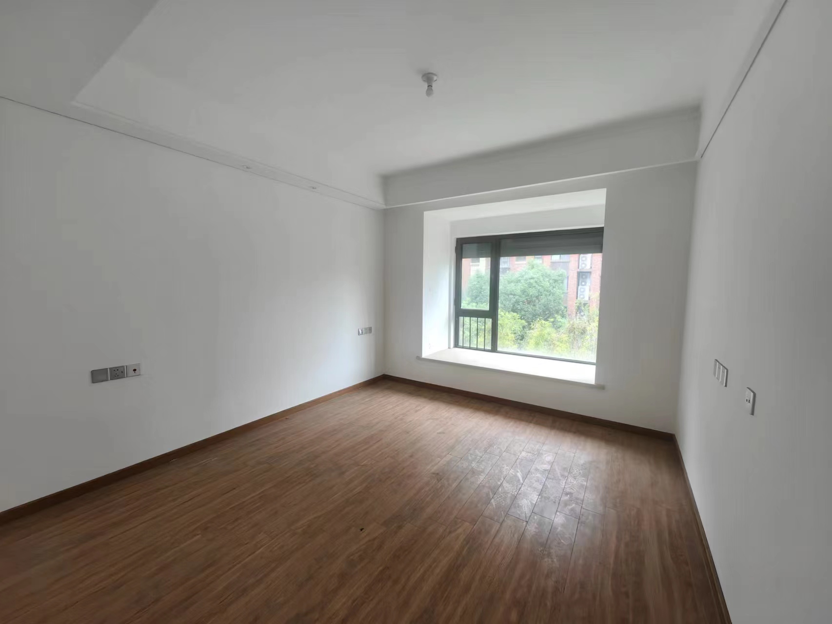 佳期漫 4室2厅1卫 120m&sup2;