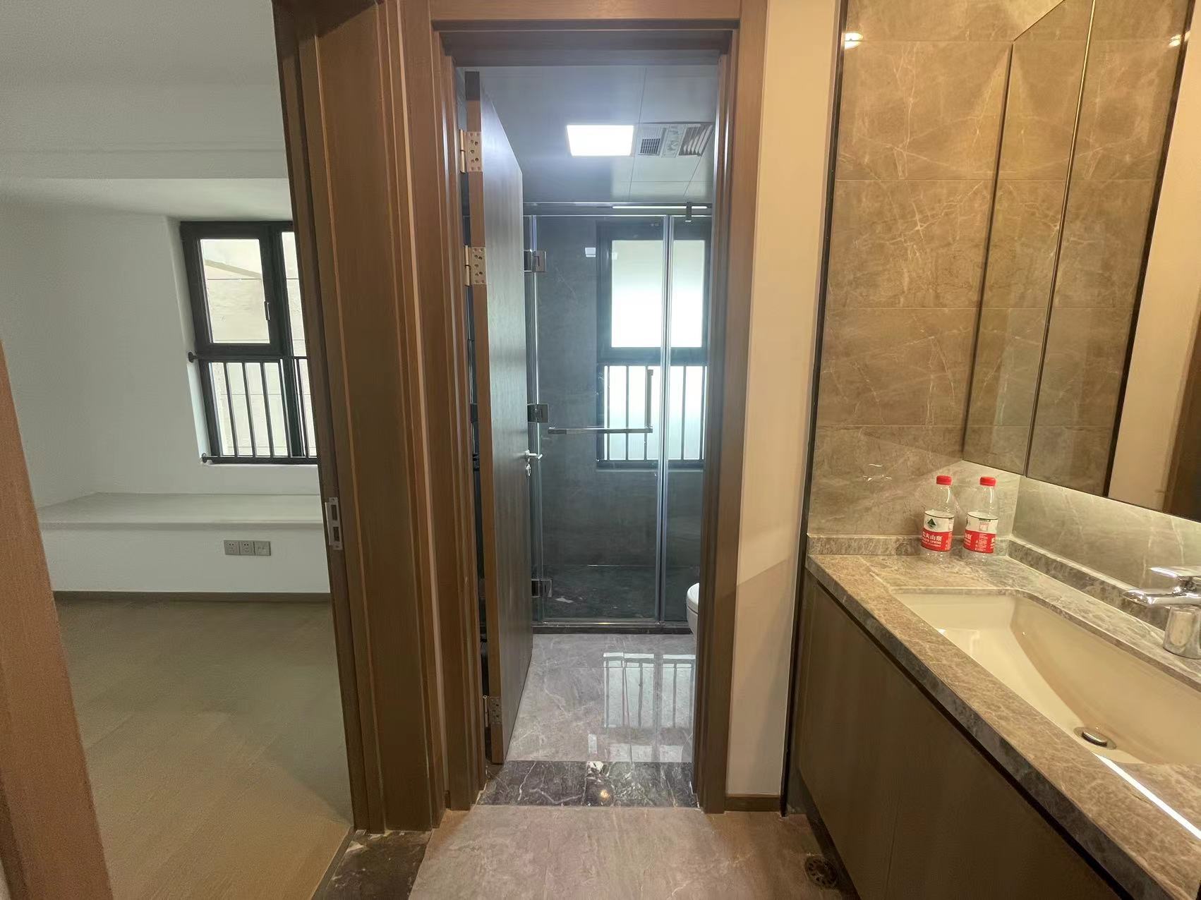 卓越华宸世纪025地块 3室2厅2卫 102m&sup2;