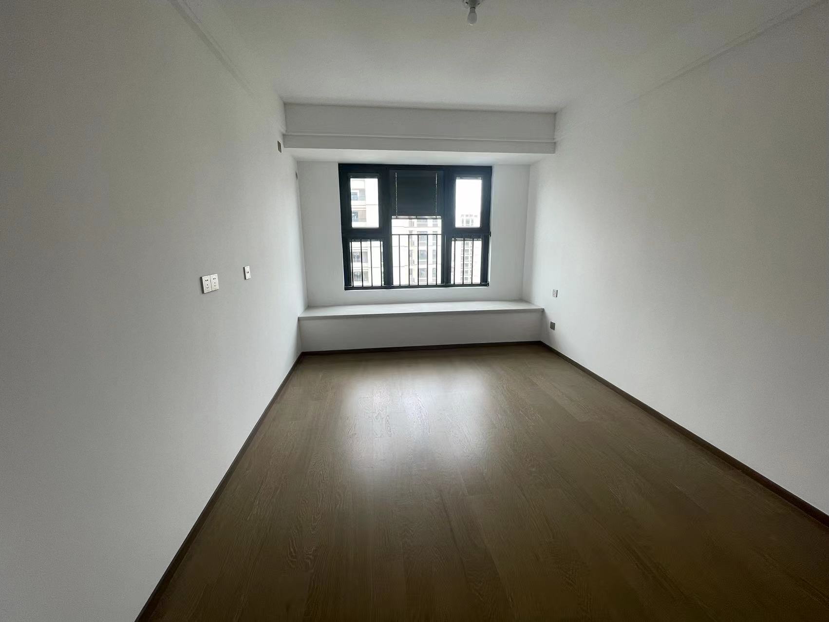 卓越华宸世纪025地块 3室2厅2卫 102m&sup2;