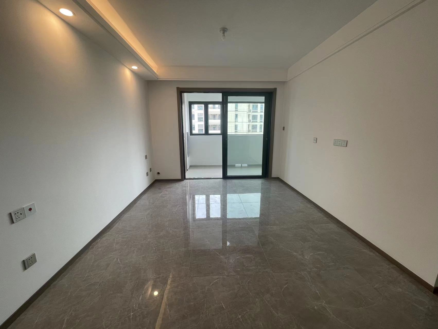 卓越华宸世纪025地块 3室2厅2卫 102m&sup2;