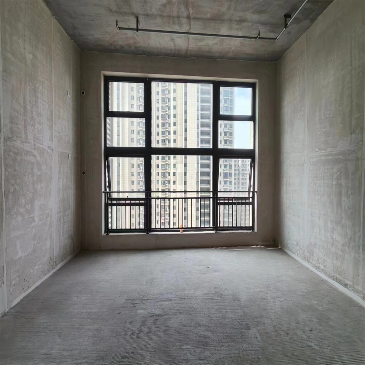 鸿运大厦 1室1厅1卫 50m²