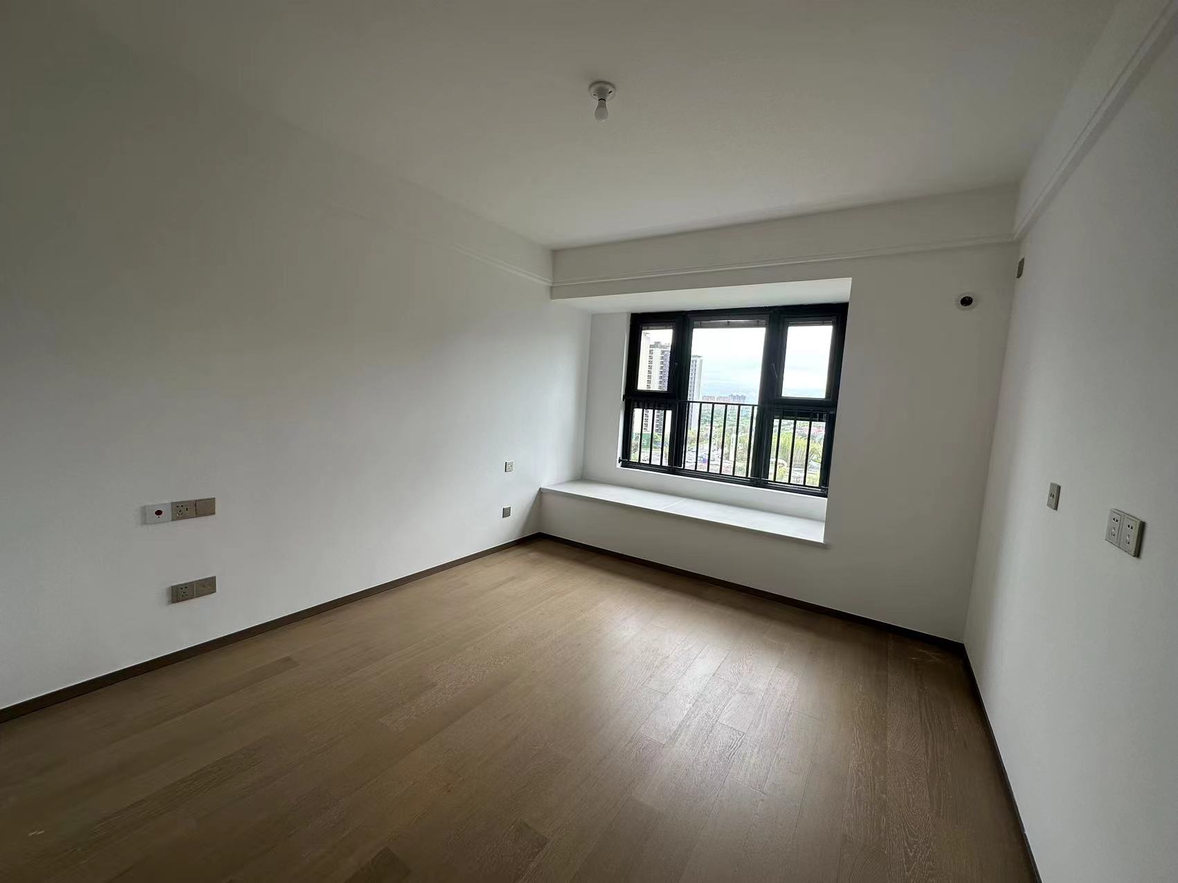 华禧铭苑 3室2厅2卫 102m&sup2;