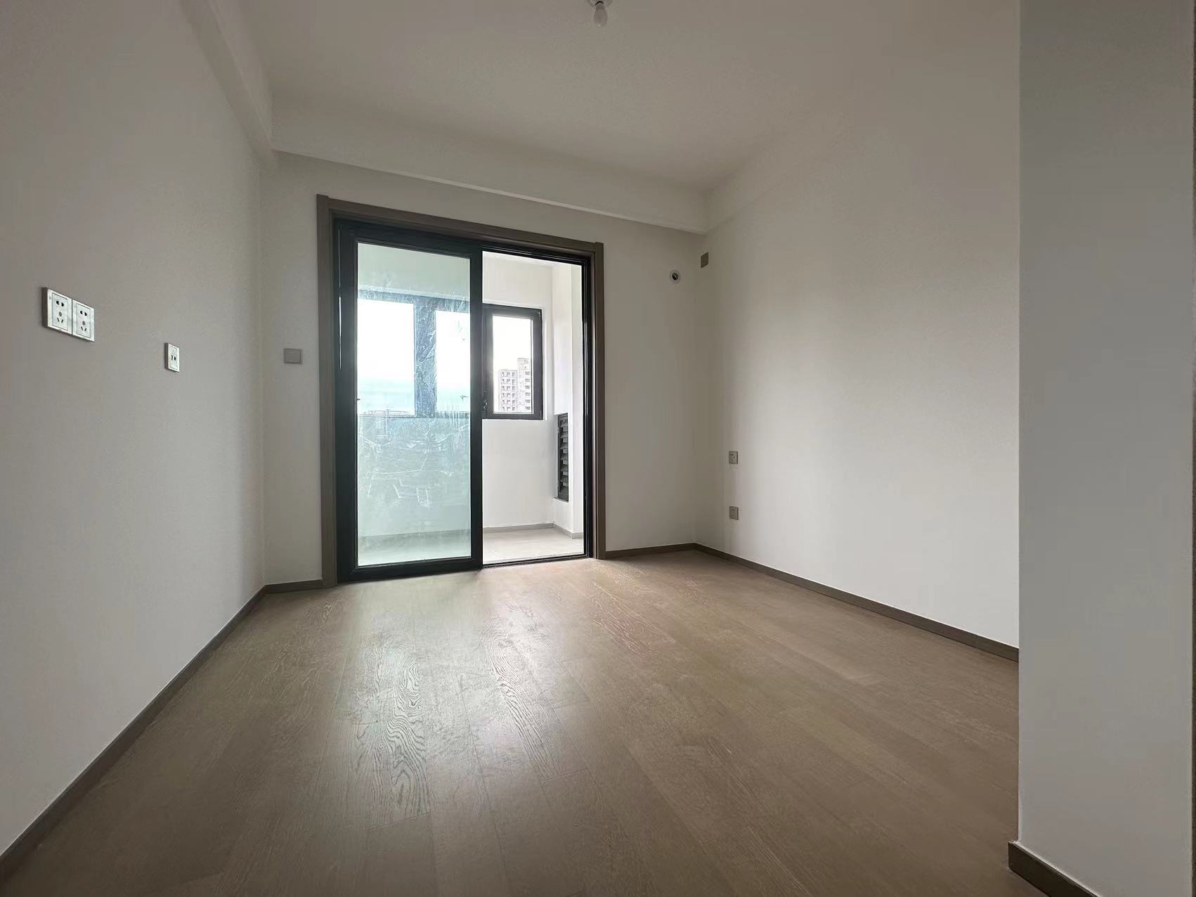 华禧铭苑 3室2厅2卫 102m&sup2;