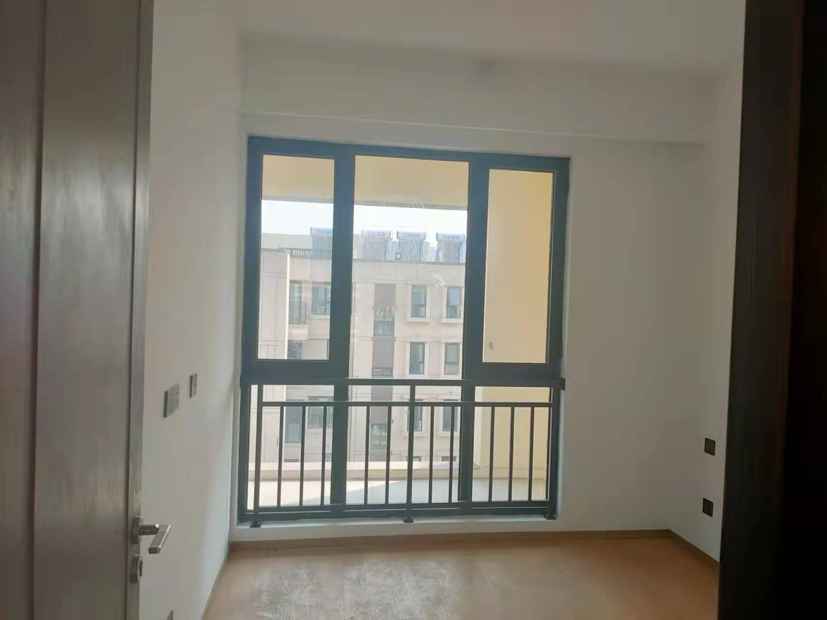 春风南岸东园 4室2厅3卫 167m&sup2;