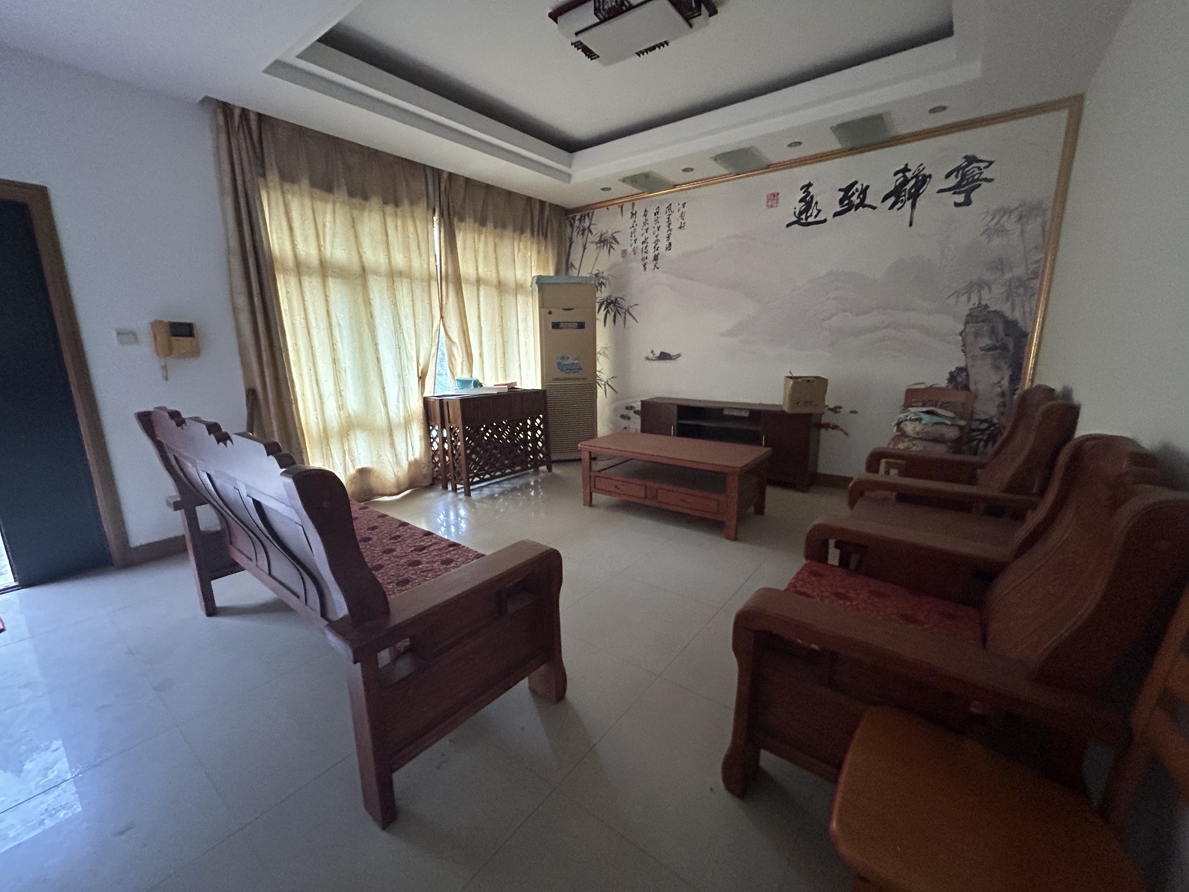 秀水华庭 4室2厅2卫 170.00m&sup2;