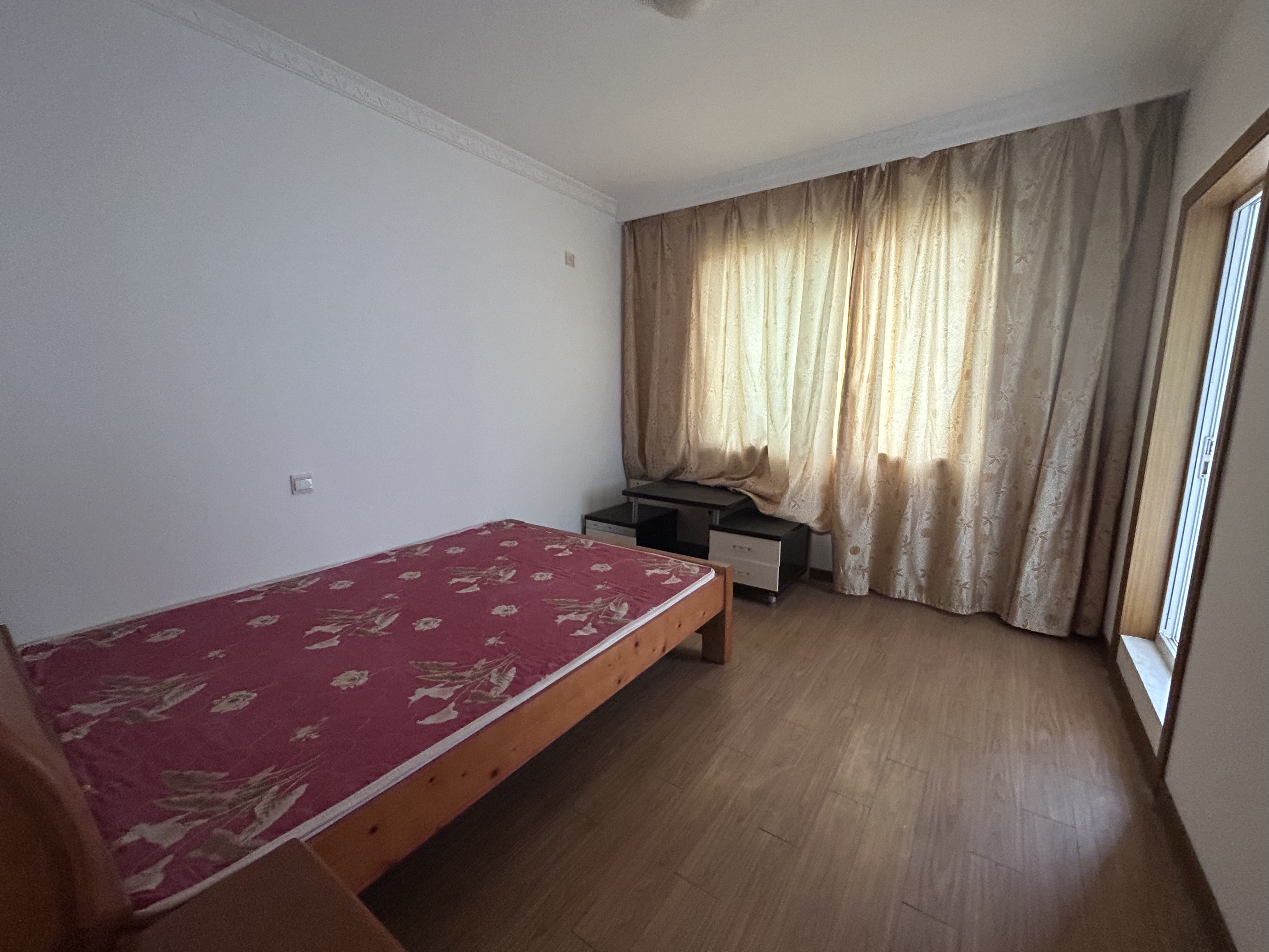 秀水华庭 4室2厅2卫 170.00m&sup2;