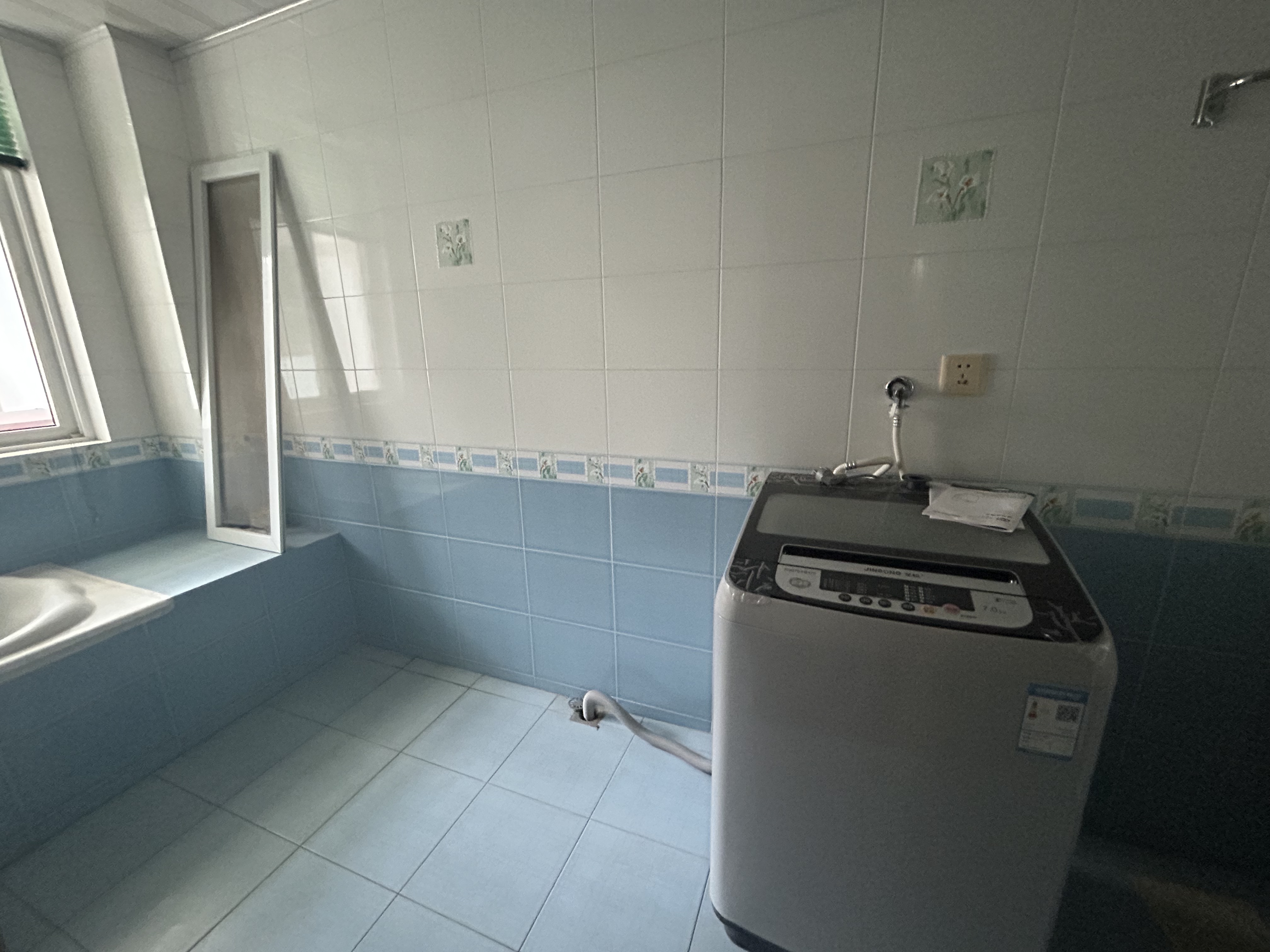 秀水华庭 4室2厅2卫 170.00m&sup2;