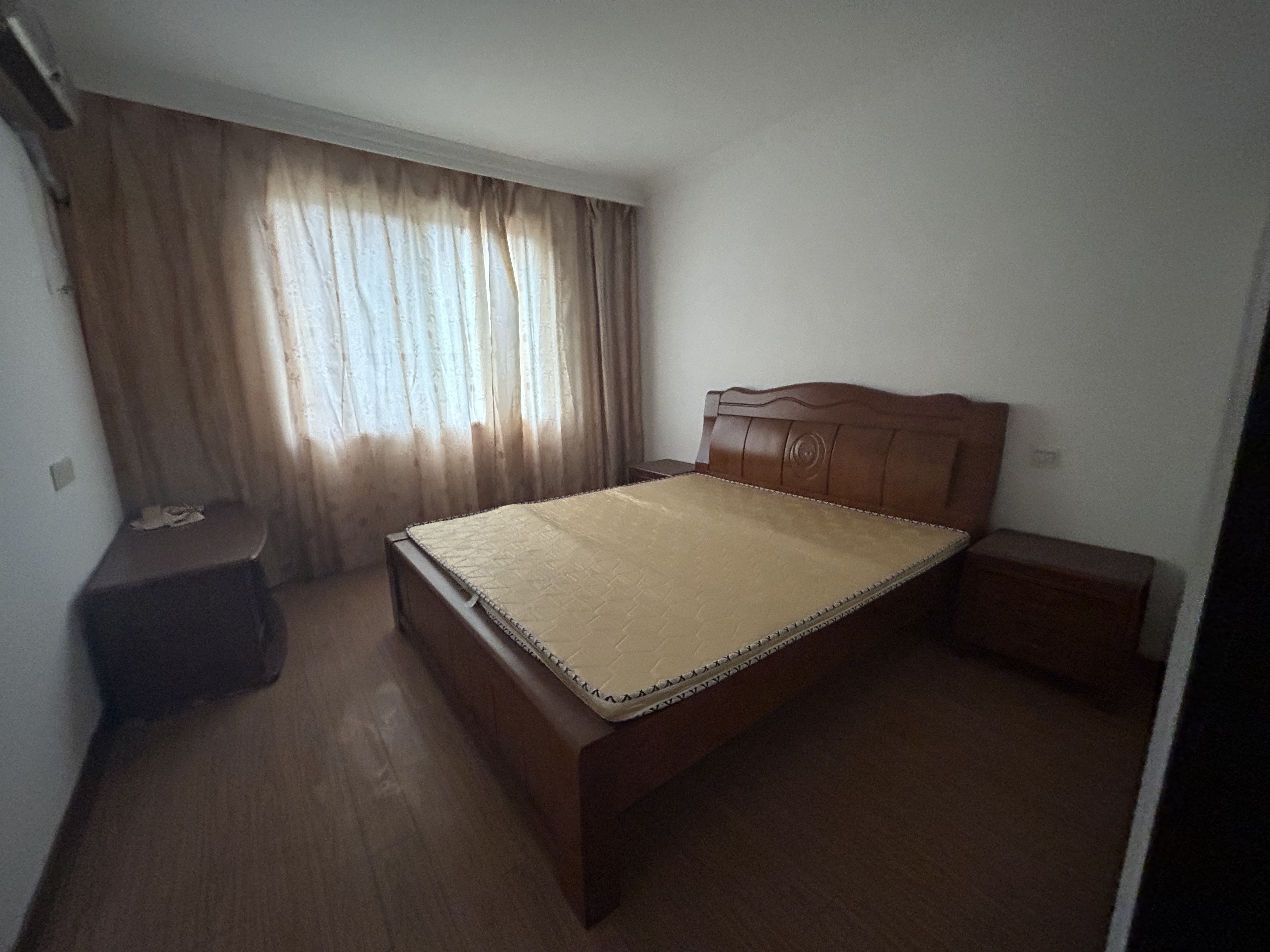 秀水华庭 4室2厅2卫 170.00m&sup2;