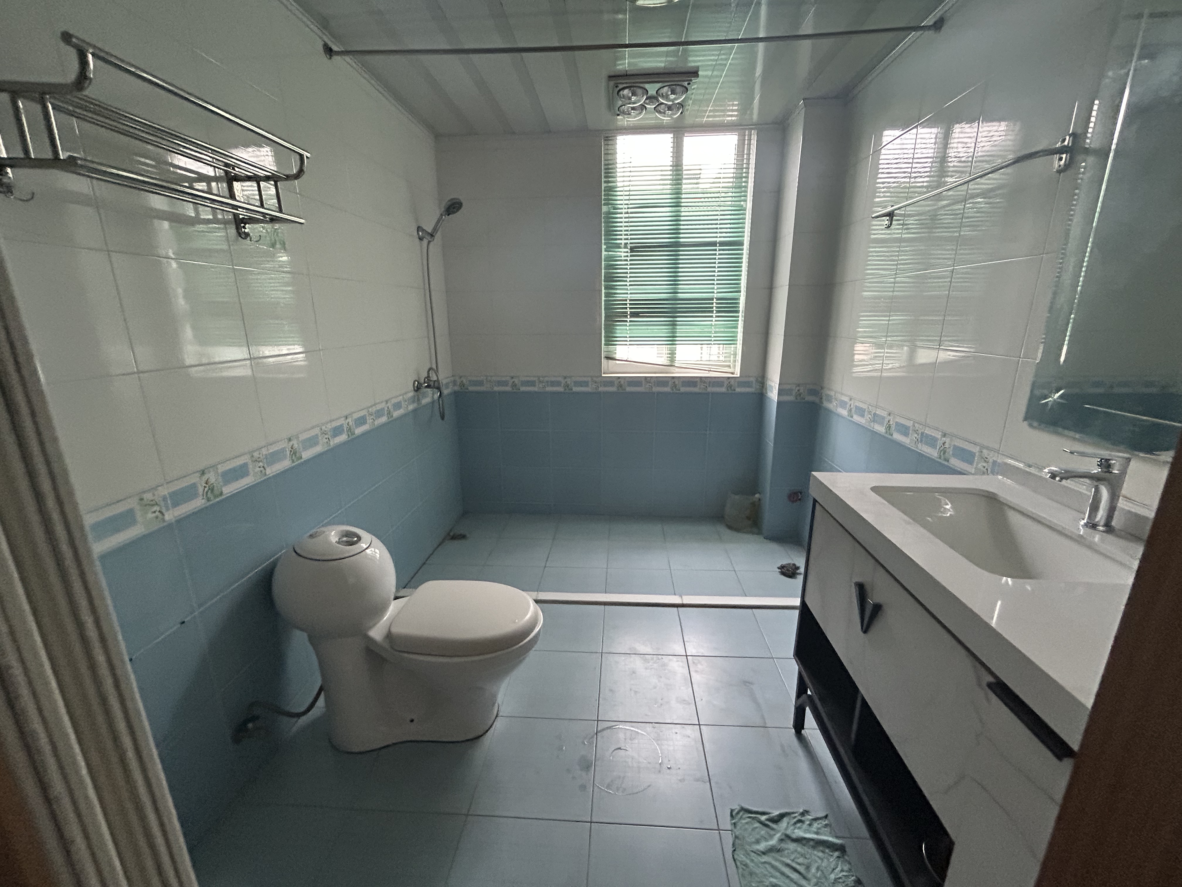 秀水华庭 4室2厅2卫 170.00m&sup2;