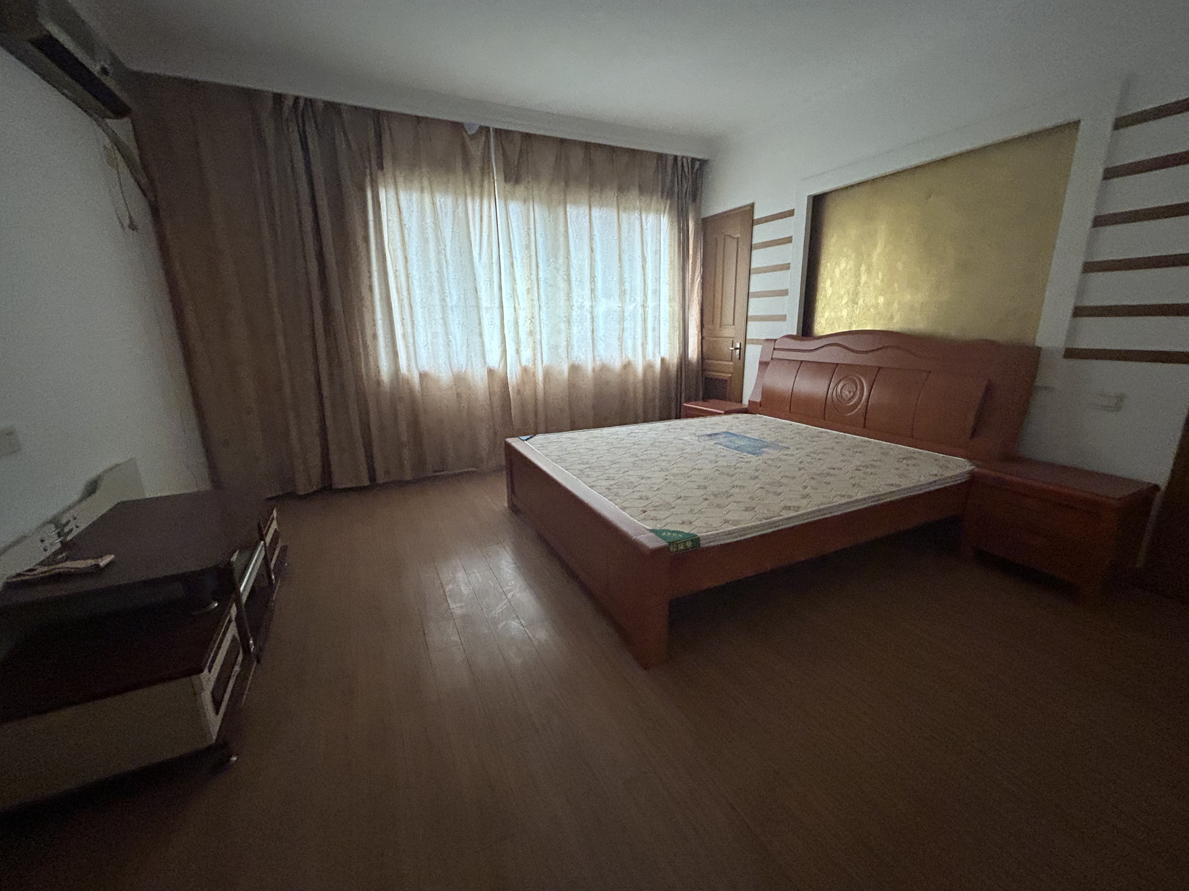 秀水华庭 4室2厅2卫 170.00m&sup2;