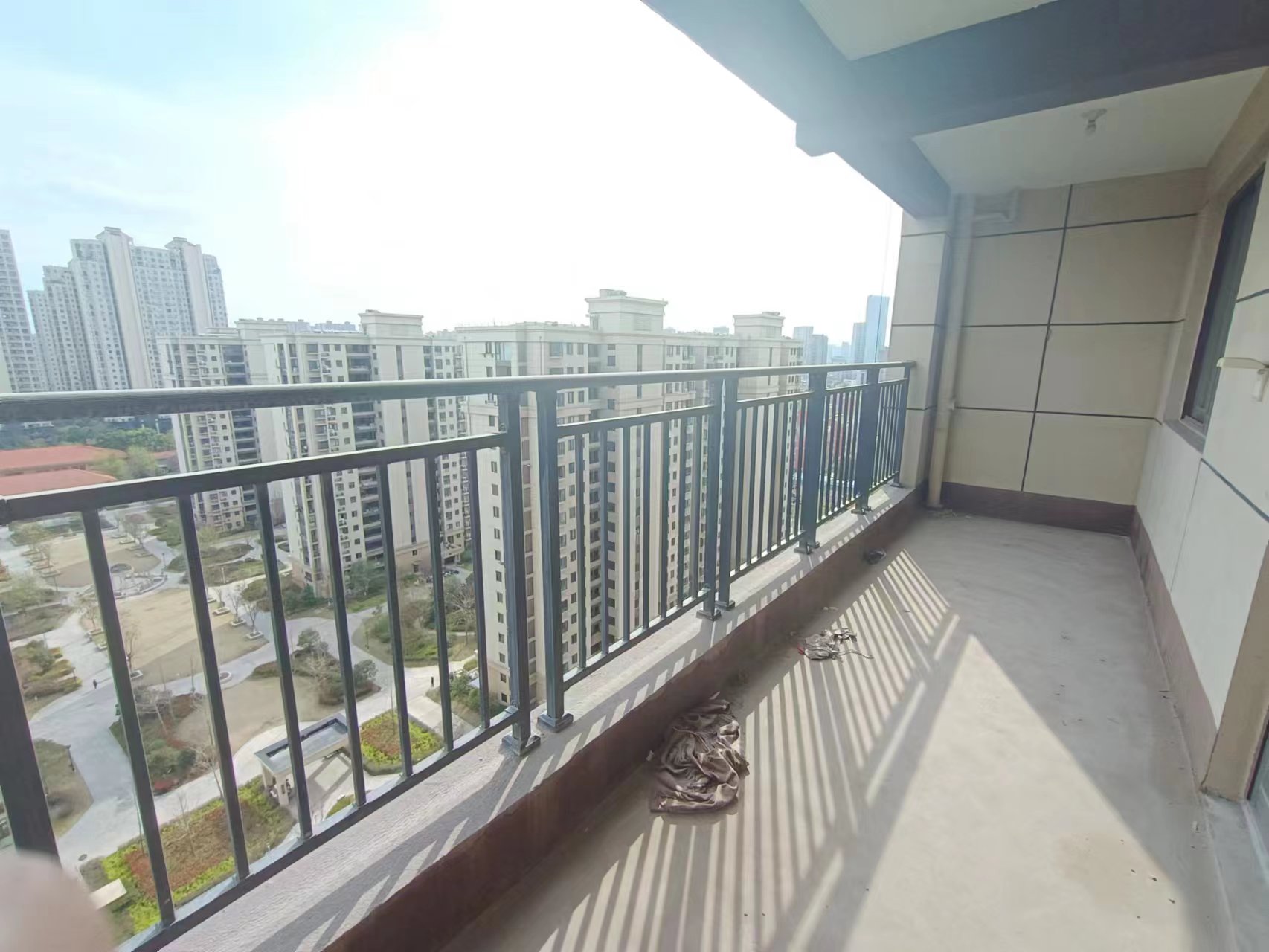 皇家花园北区 3室2厅2卫 133m&sup2;