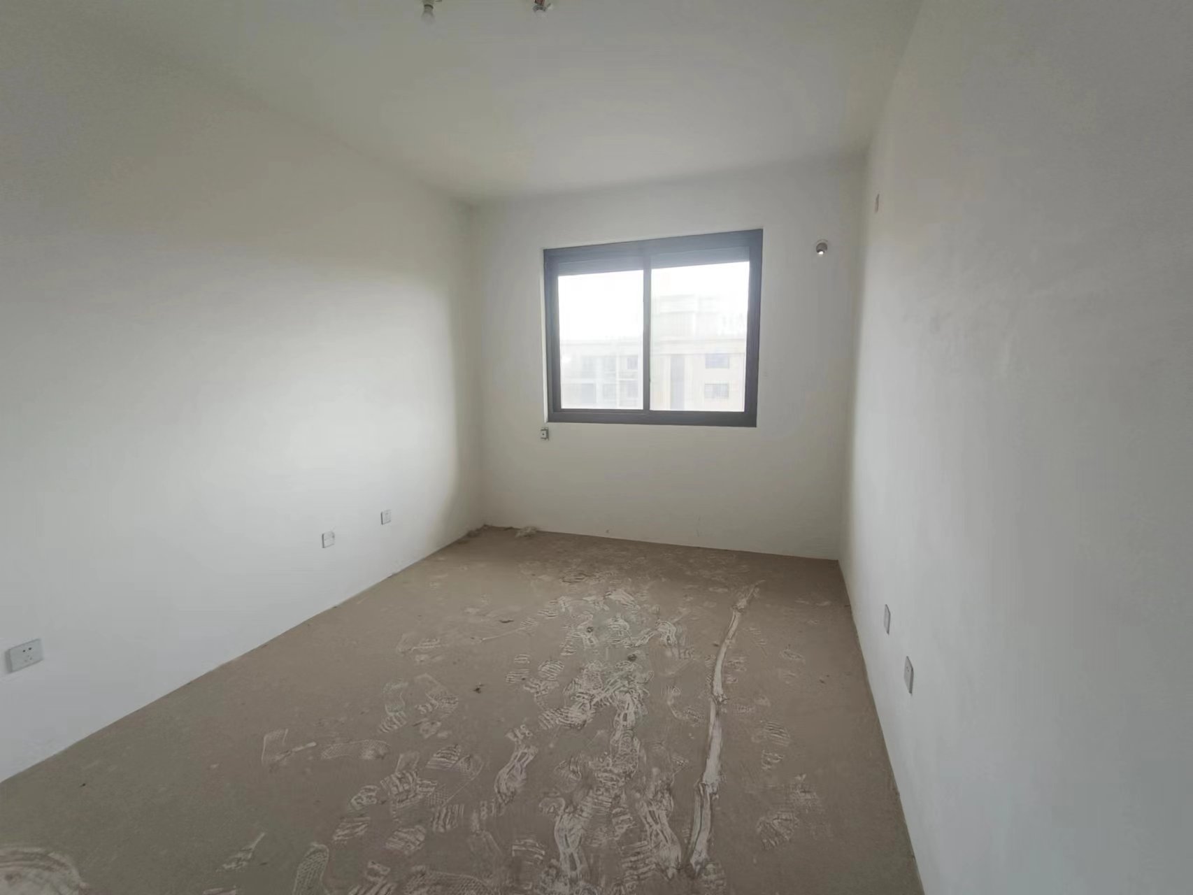 皇家花园北区 3室2厅2卫 133m&sup2;