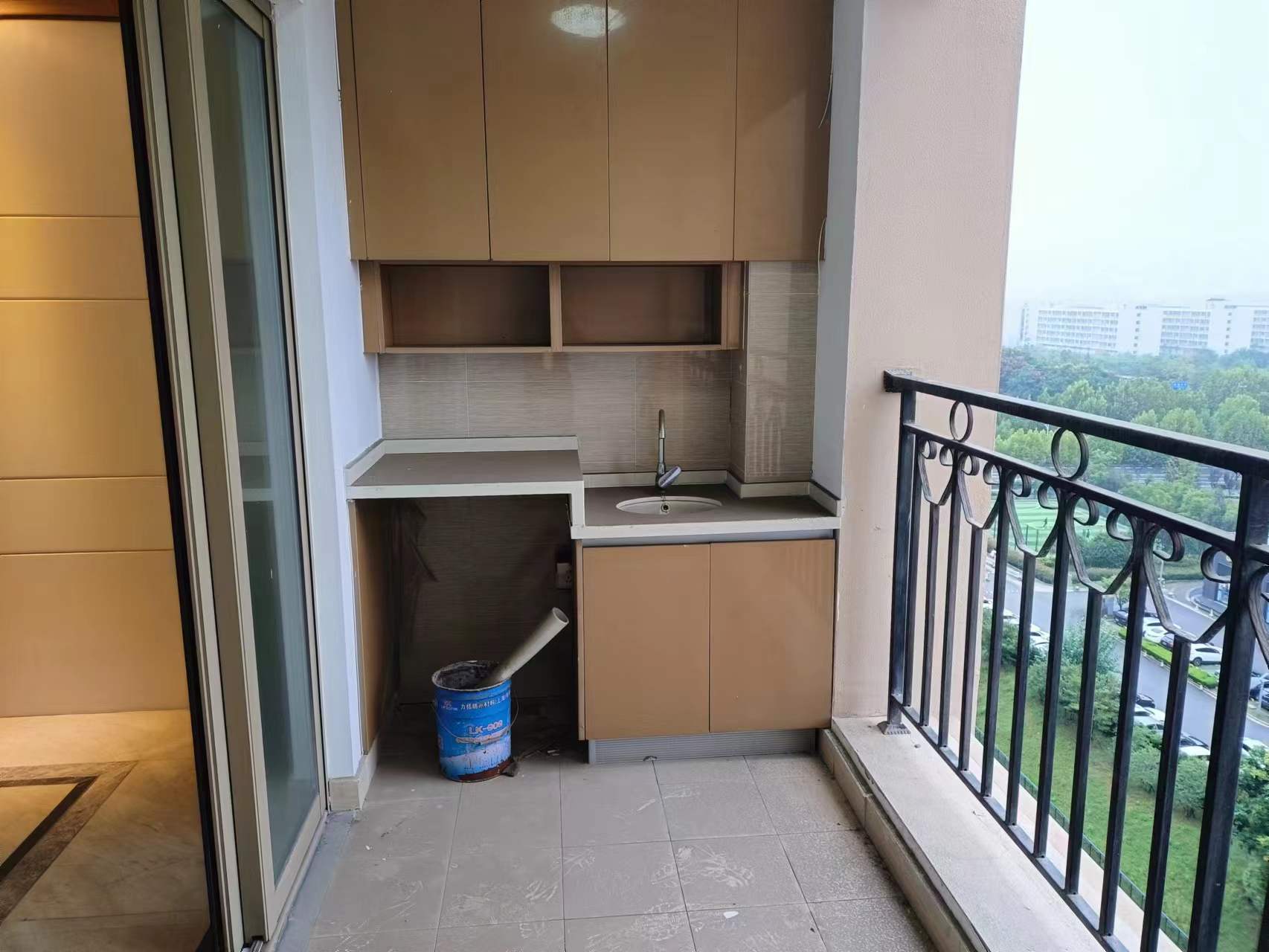 中南世纪花城三期 3室2厅2卫 130m&sup2;