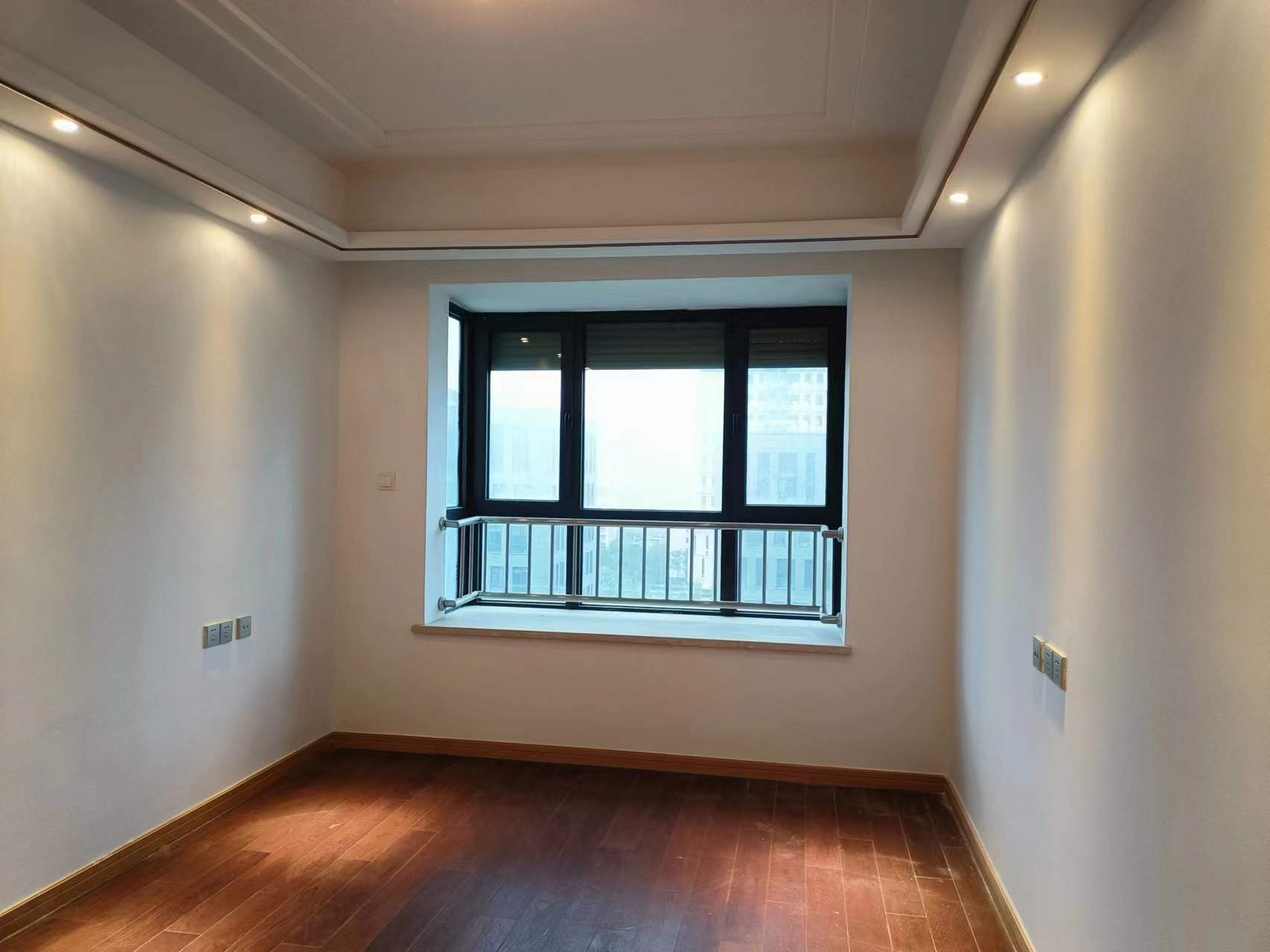 中南世纪花城三期 3室2厅2卫 130m&sup2;