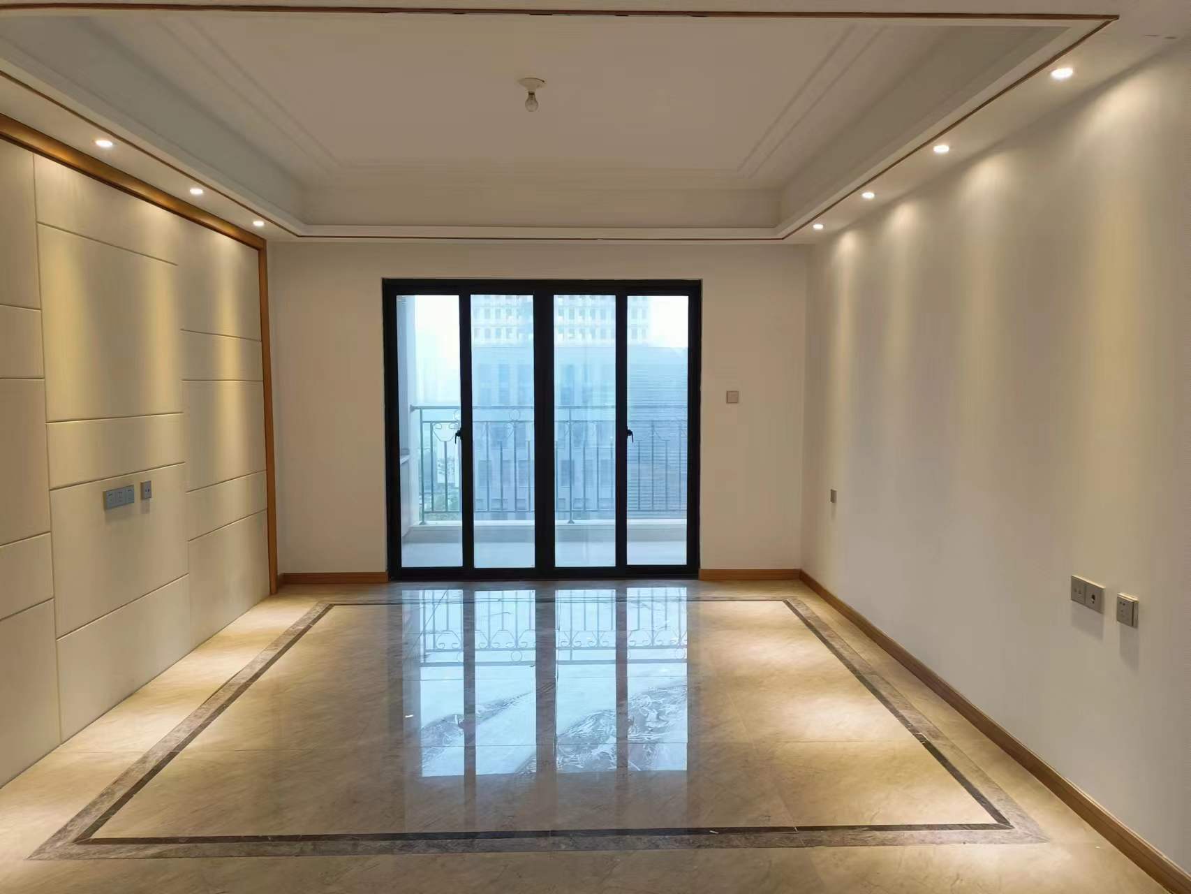 中南世纪花城三期 3室2厅2卫 130m&sup2;