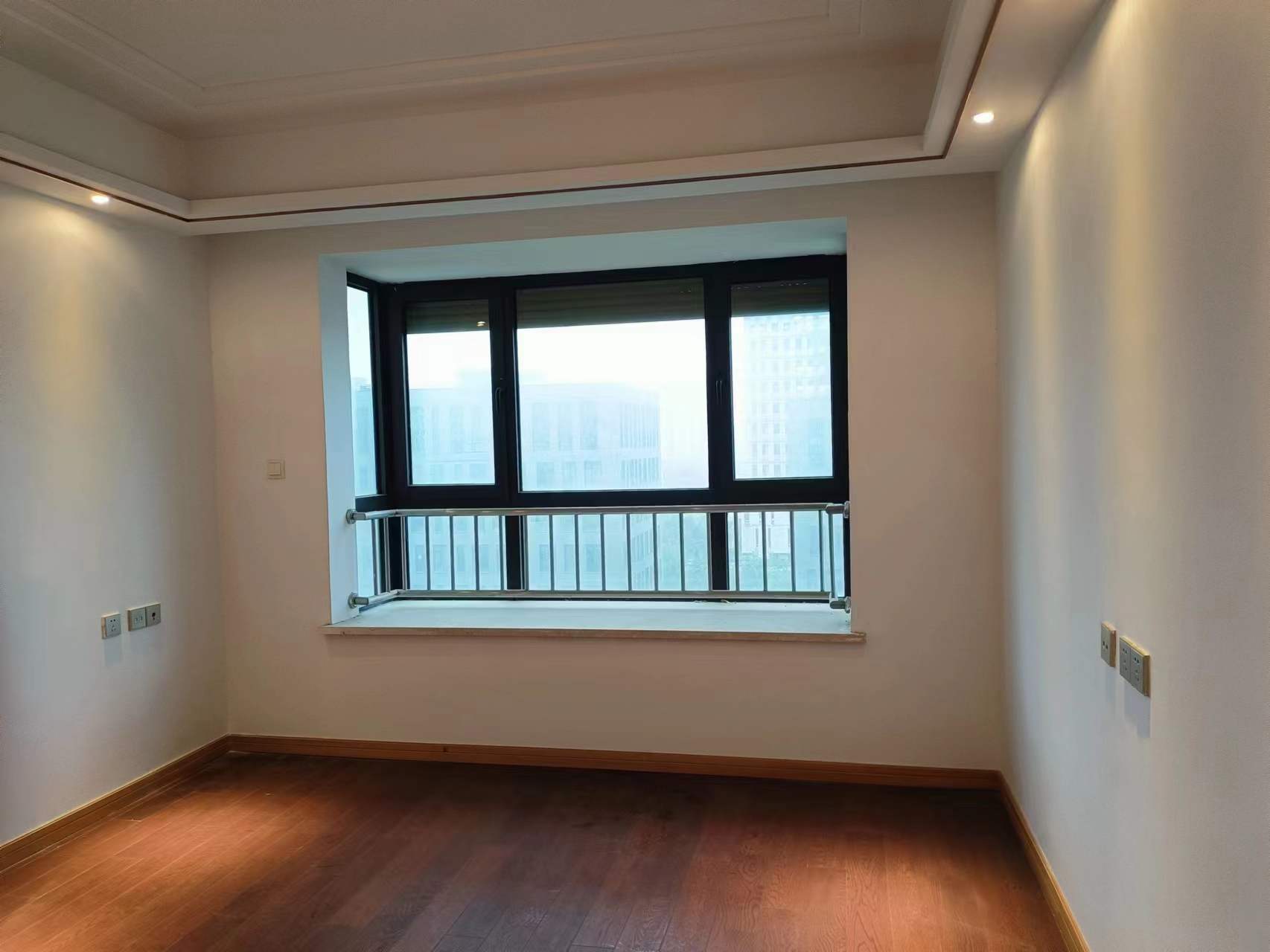 中南世纪花城三期 3室2厅2卫 130m&sup2;