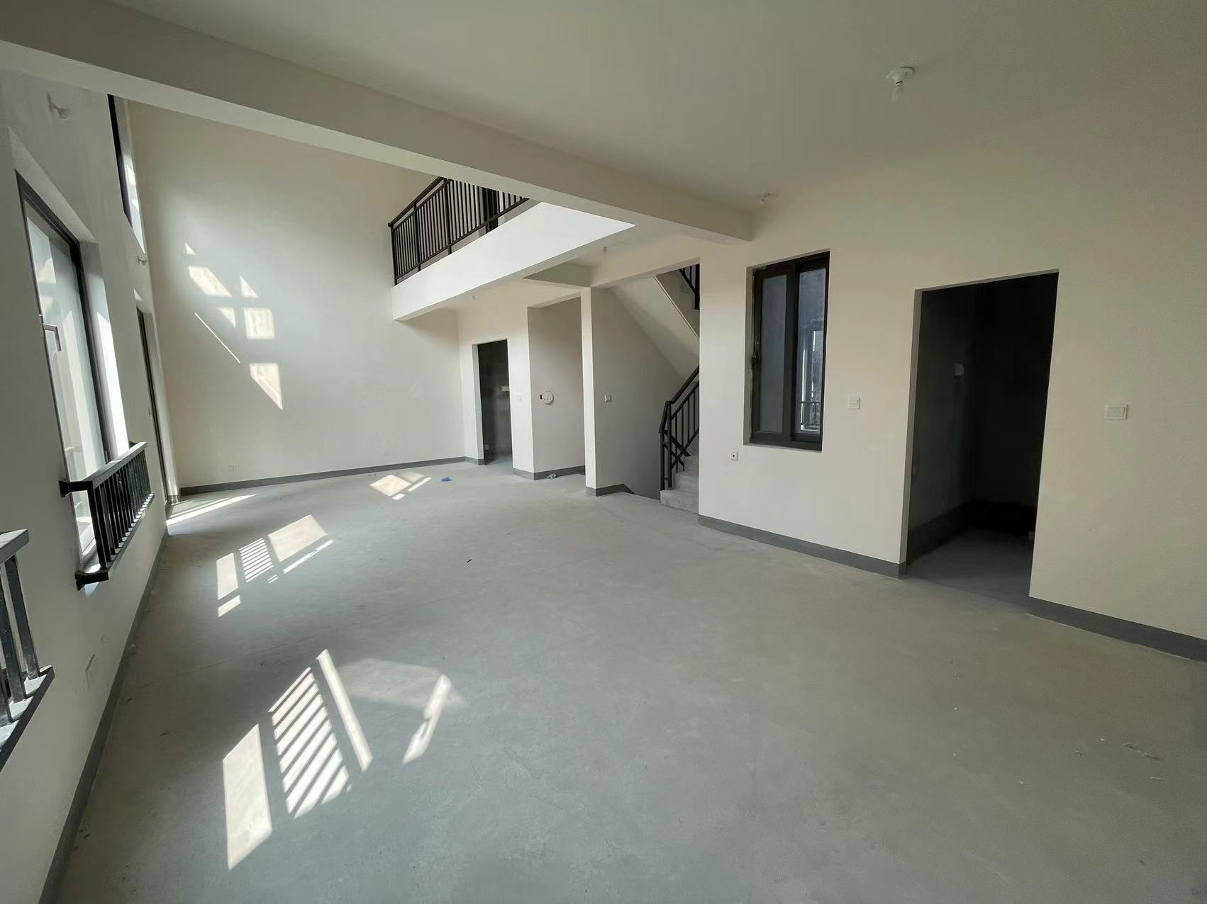 春风南岸东园 5室2厅3卫 205.00m²