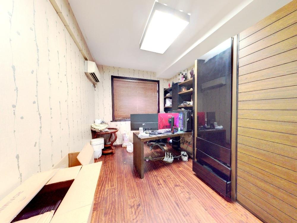 中南世纪城北区 3室2厅2卫 157m&sup2;