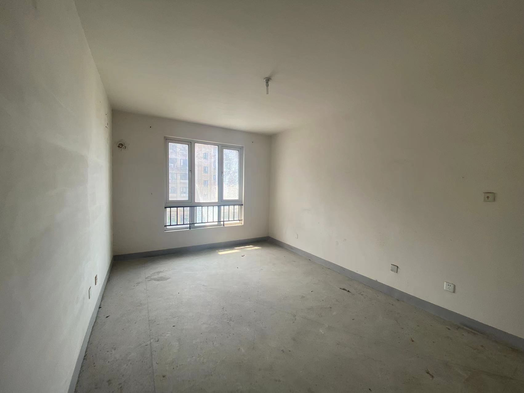 城市嘉苑 3室2厅1卫 135m&sup2;