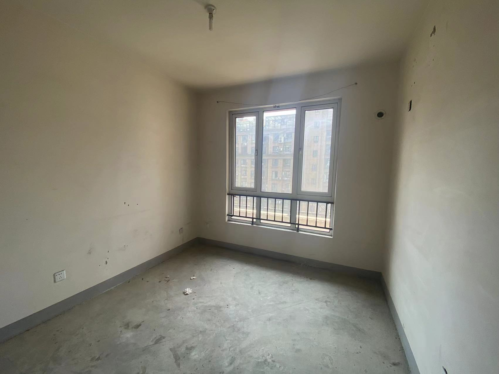 城市嘉苑 3室2厅1卫 135m&sup2;