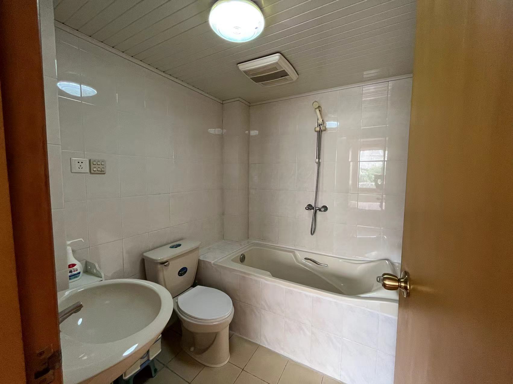 光明东村一期 3室2厅2卫 132.50m&sup2;