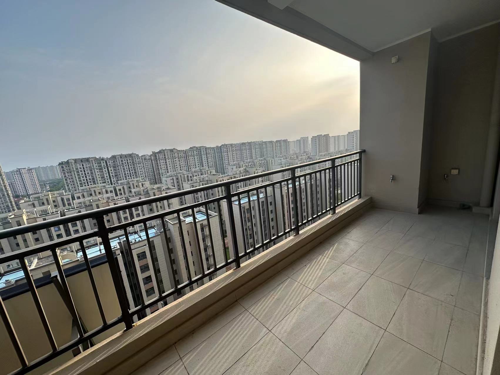 卓越万科新都会 3室2厅2卫 125m&sup2;