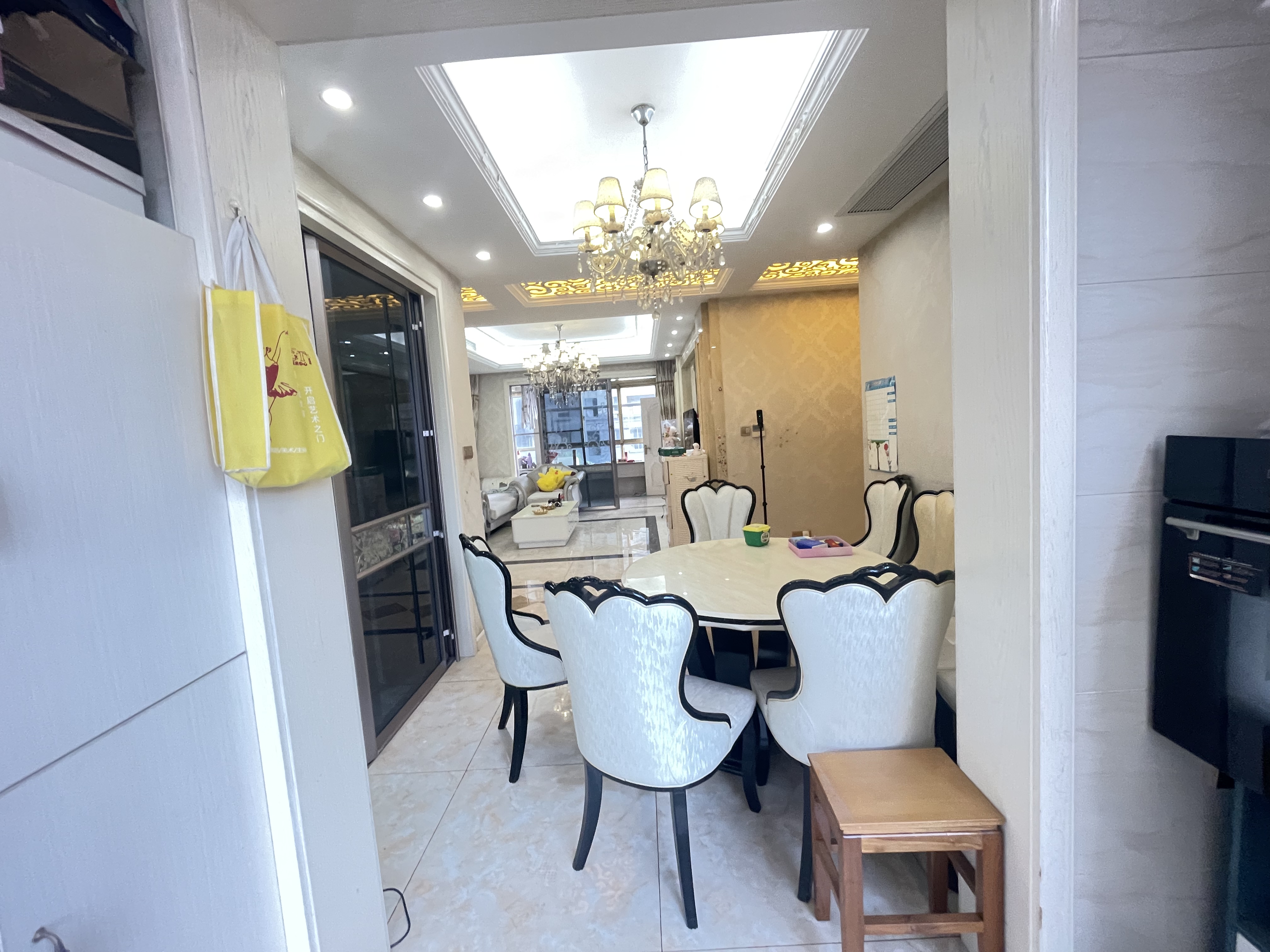 恒盛豪庭 3室2厅2卫 130m&sup2;