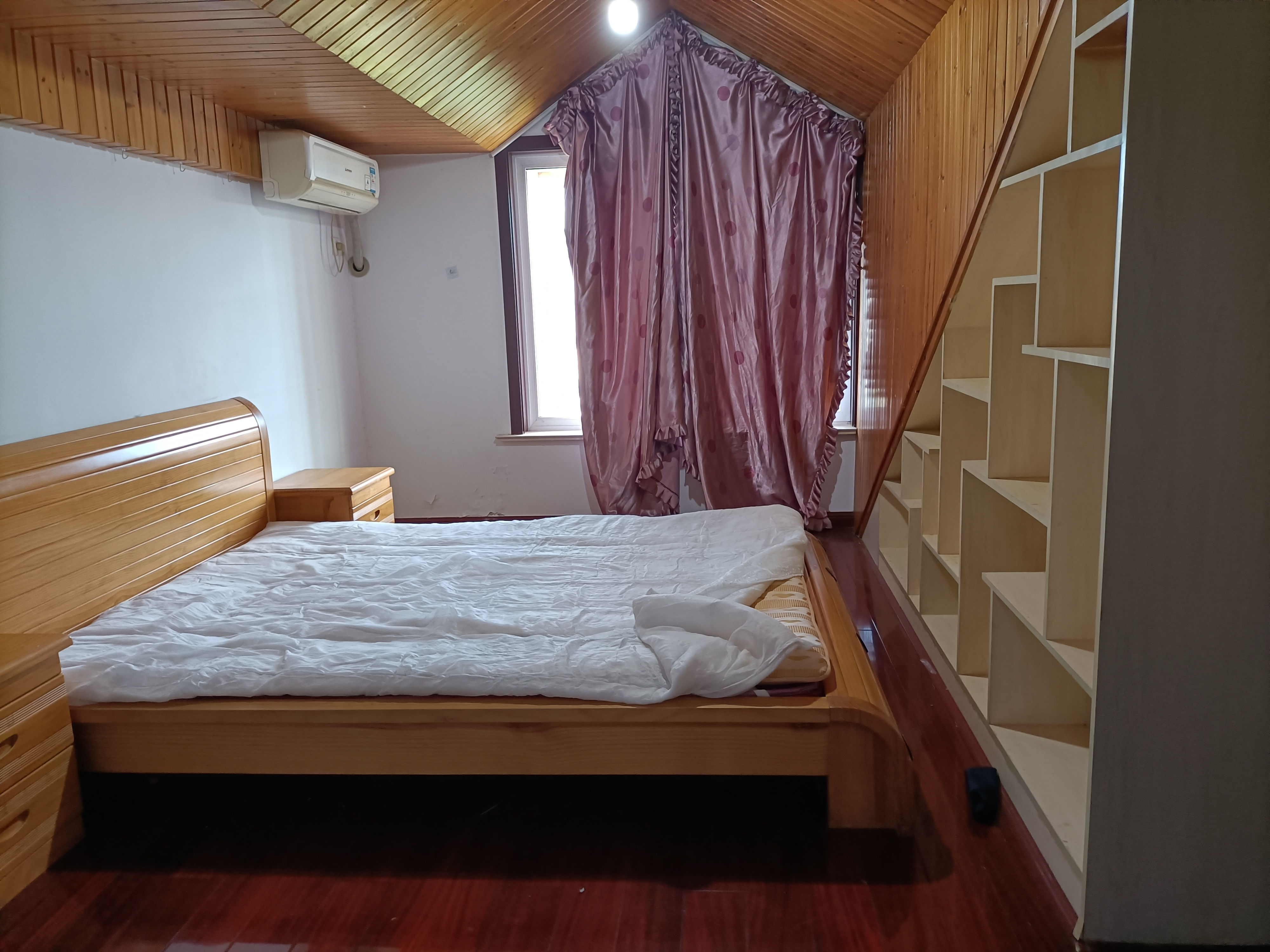 城山家园 5室2厅2卫 200.00m&sup2;