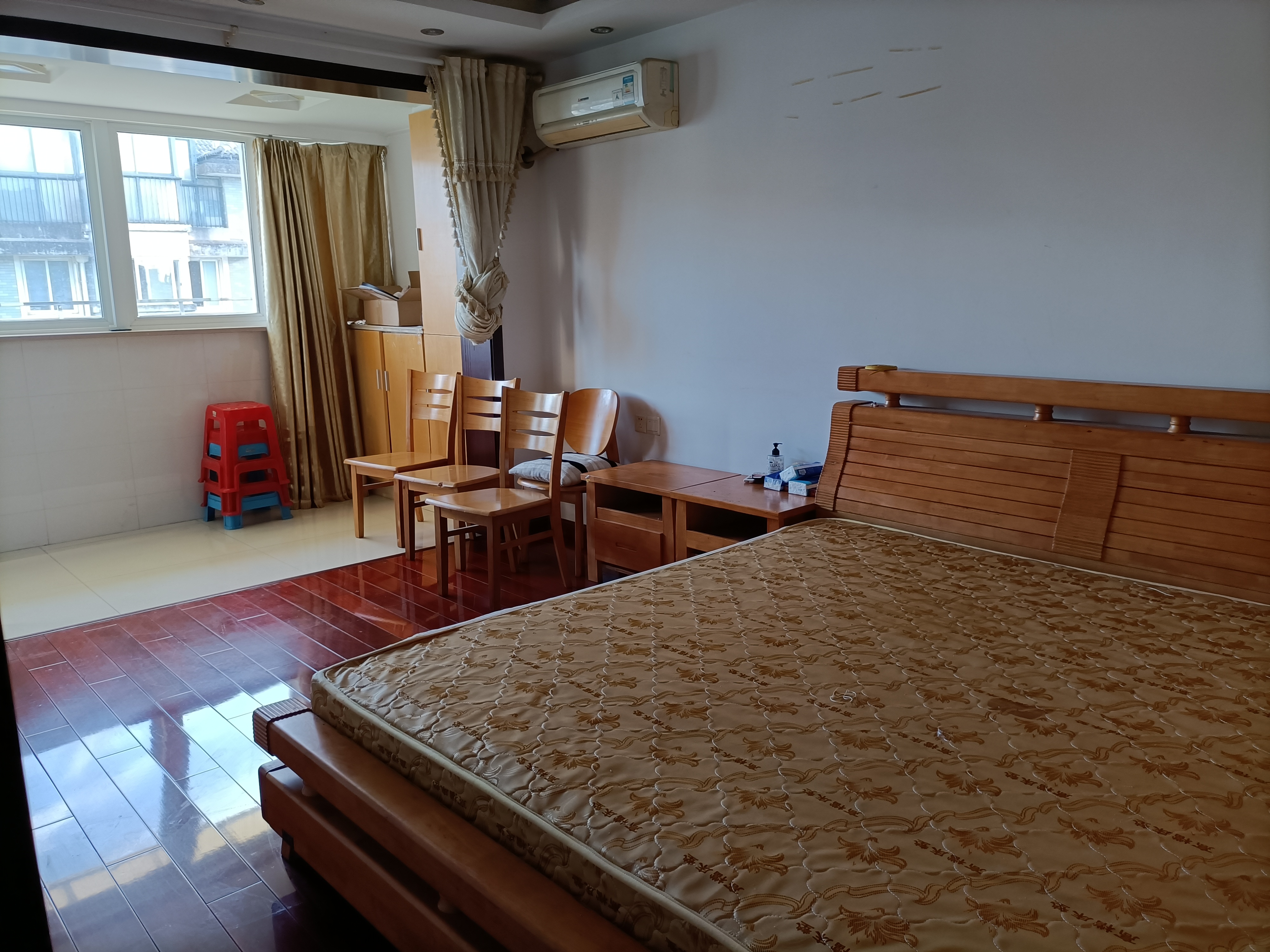 城山家园 5室2厅2卫 200.00m&sup2;