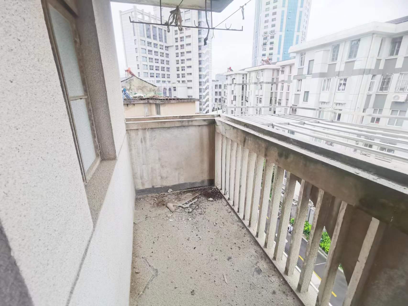 起凤园 2室1厅1卫 62.00m&sup2;