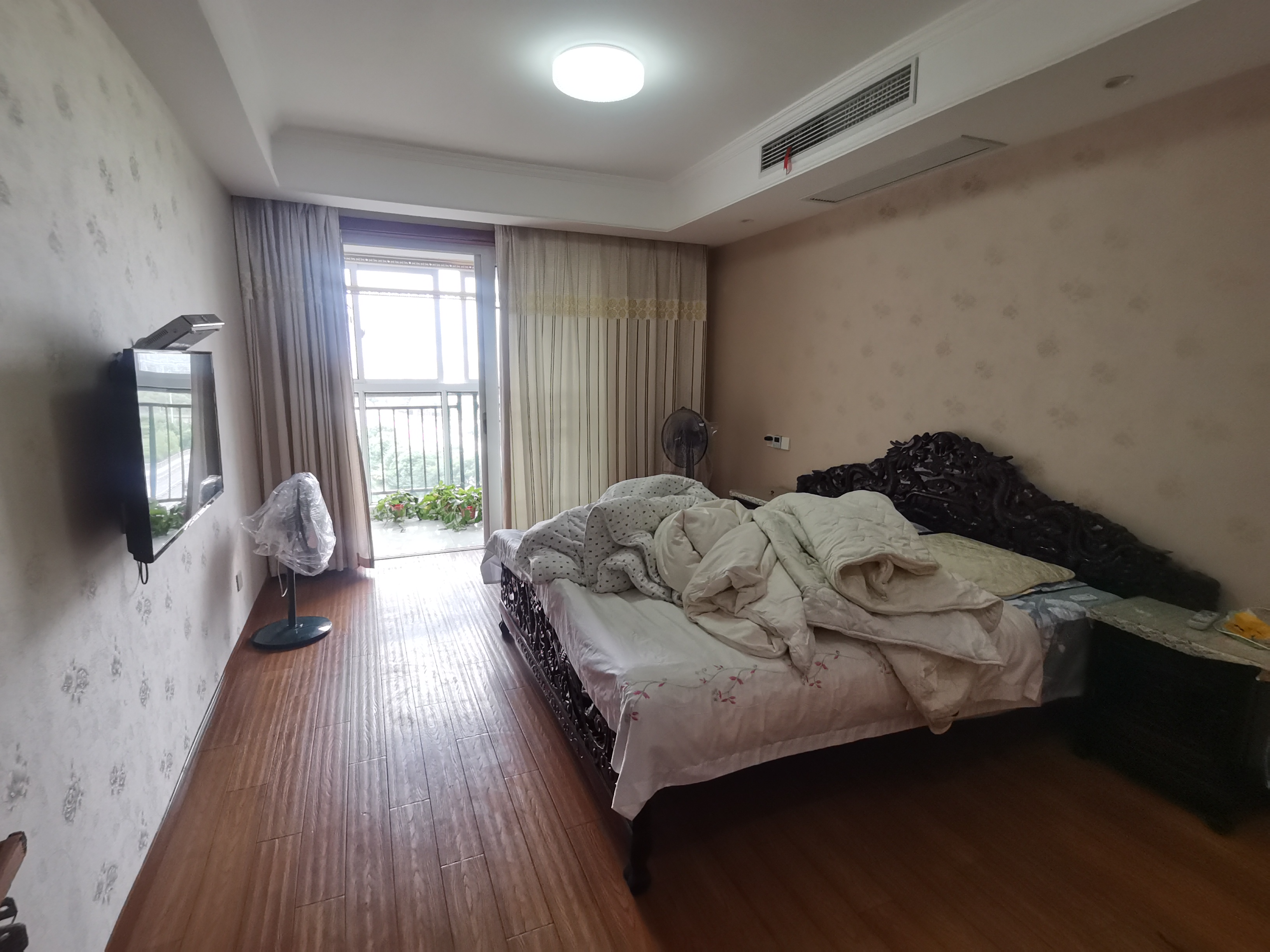 华强城 3室2厅2卫 116m&sup2;
