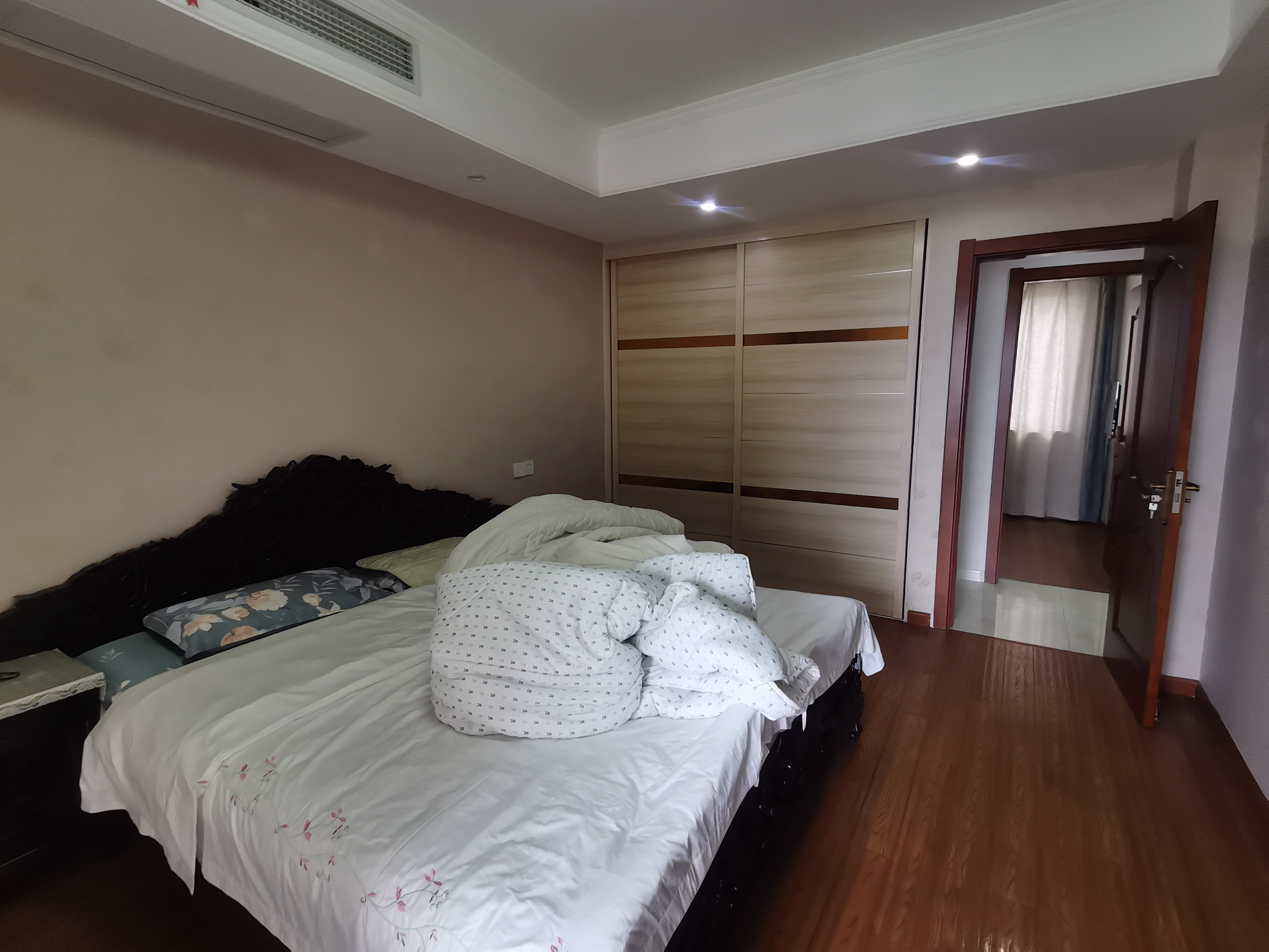 华强城 3室2厅2卫 116m&sup2;