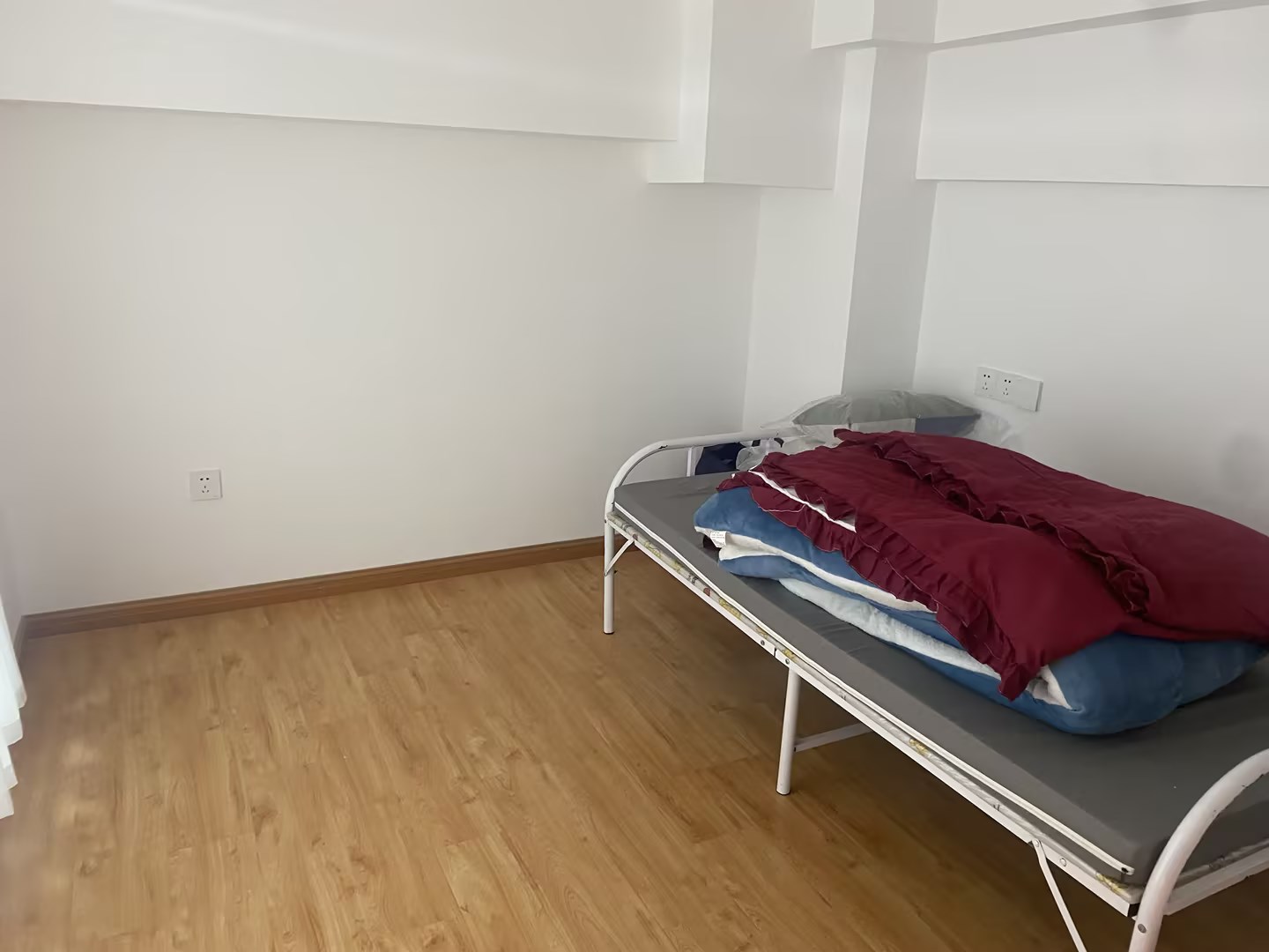 中港银座 3室1厅2卫 65m&sup2;