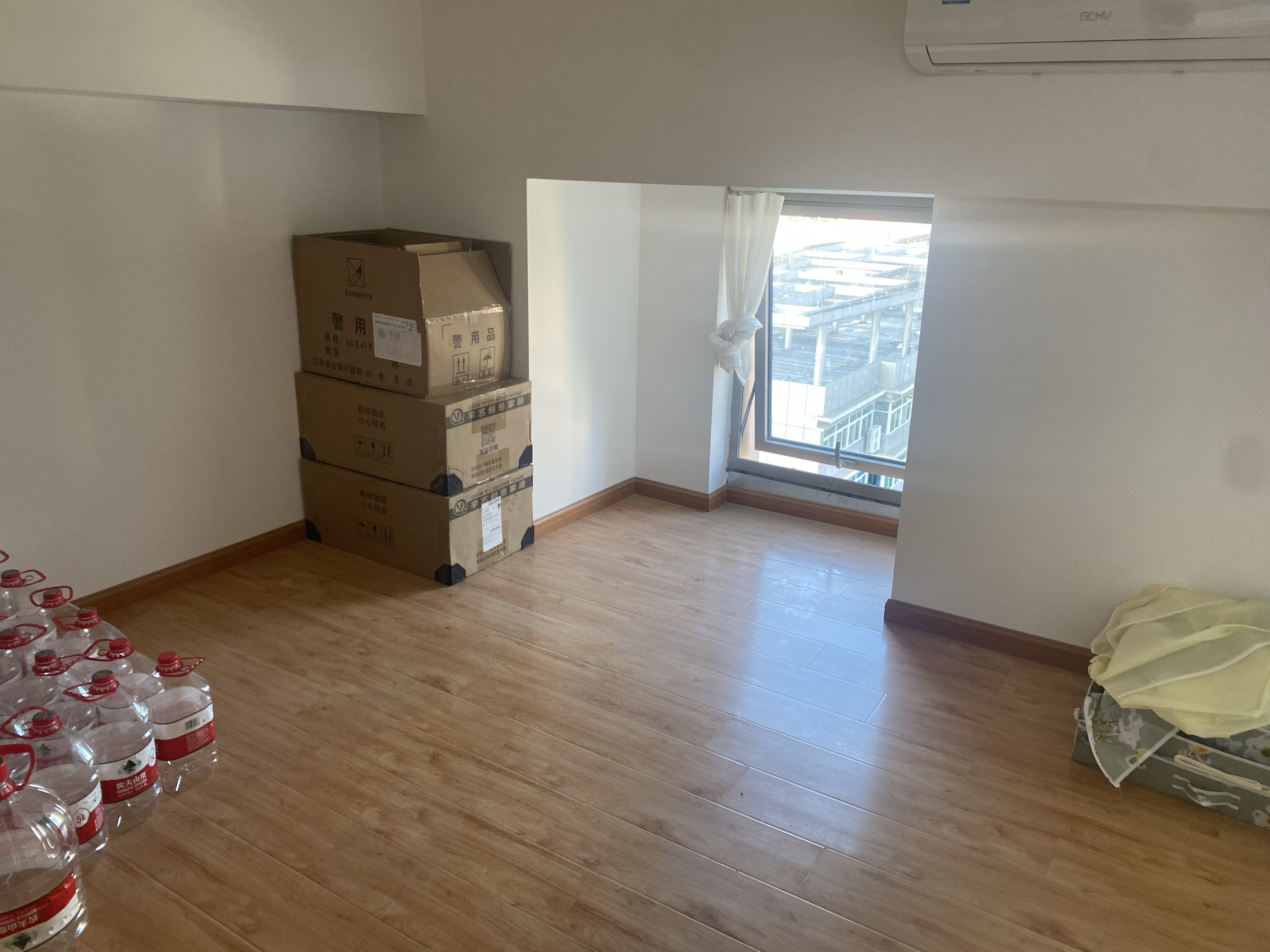 中港银座 3室1厅2卫 65m&sup2;