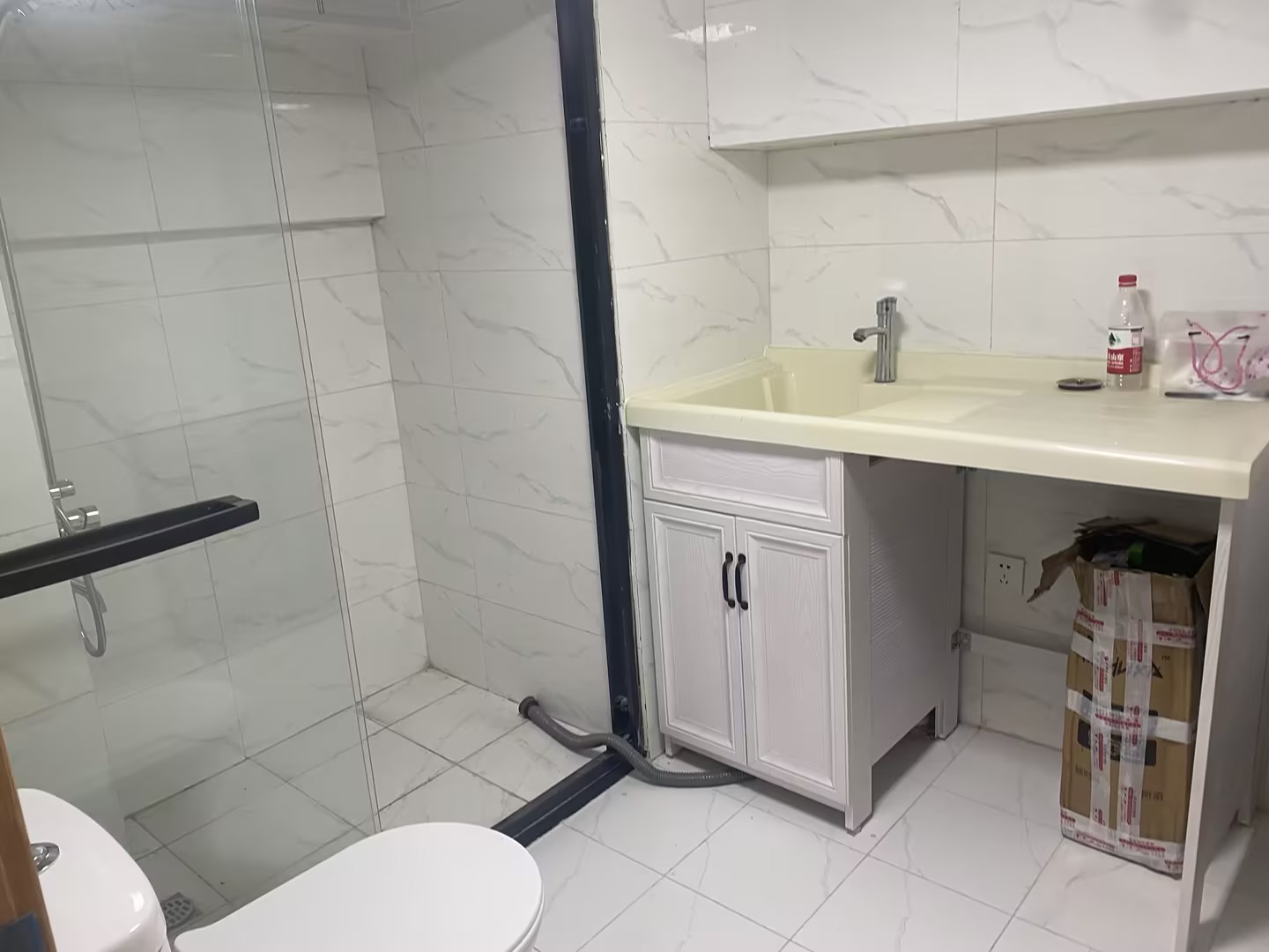 中港银座 3室1厅2卫 65m&sup2;