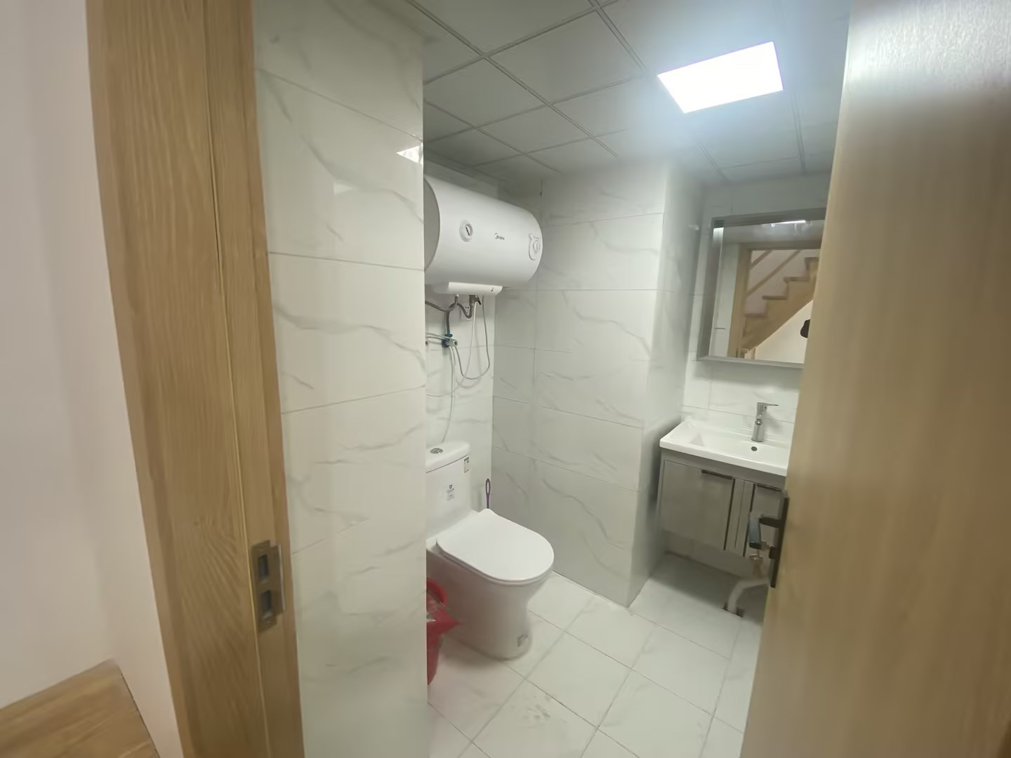 中港银座 3室1厅2卫 65m&sup2;
