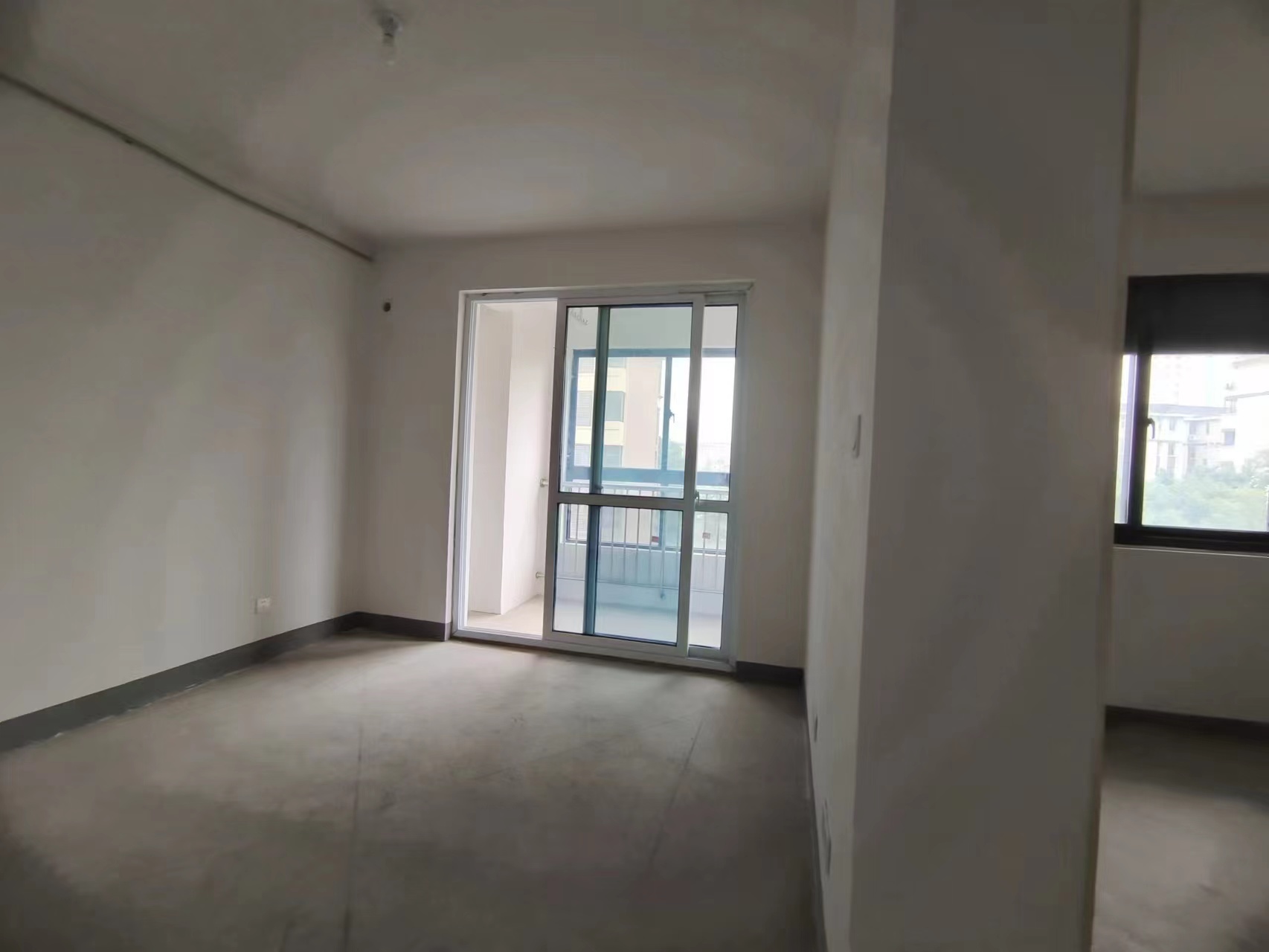 山芝庄新苑 3室2厅2卫 93.00m&sup2;