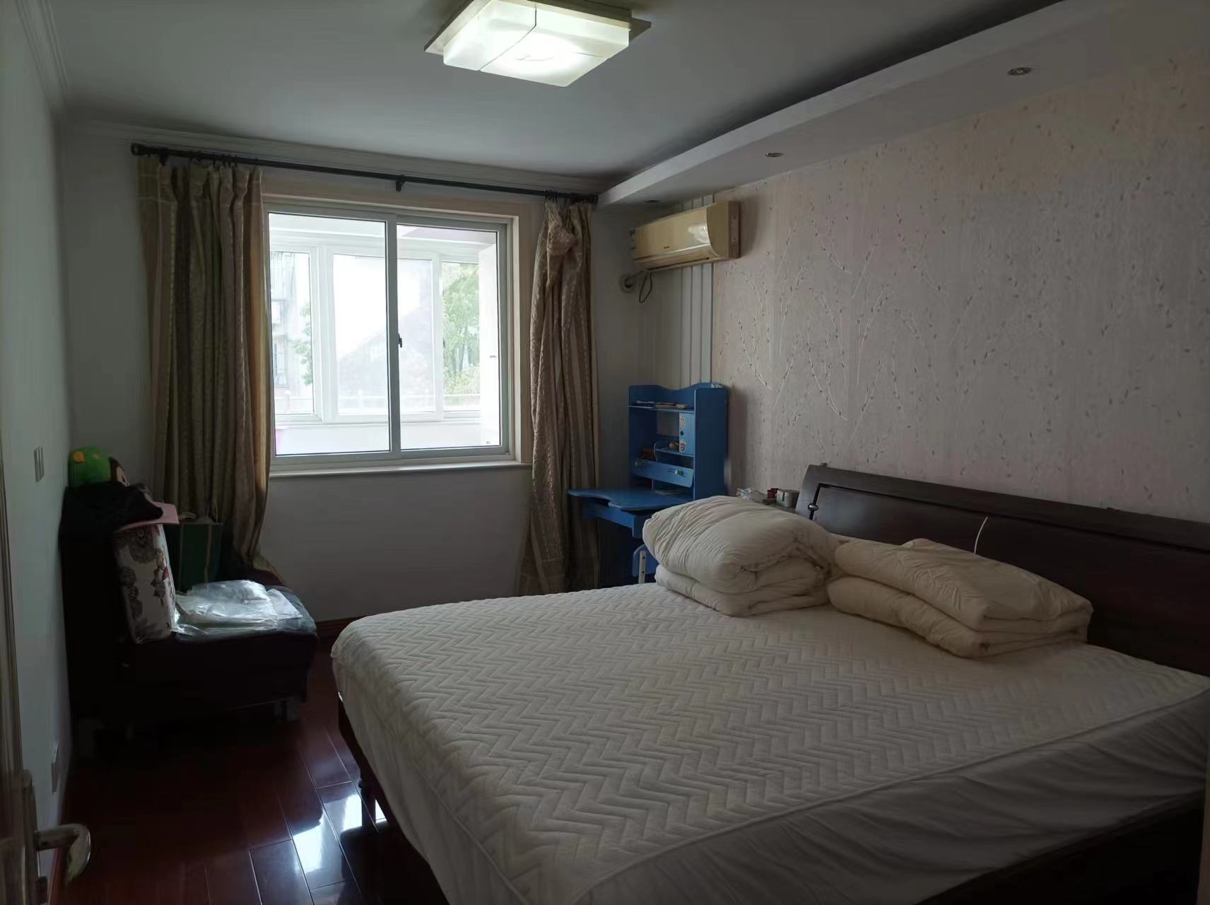 滨河东城 3室2厅1卫 130m&sup2;