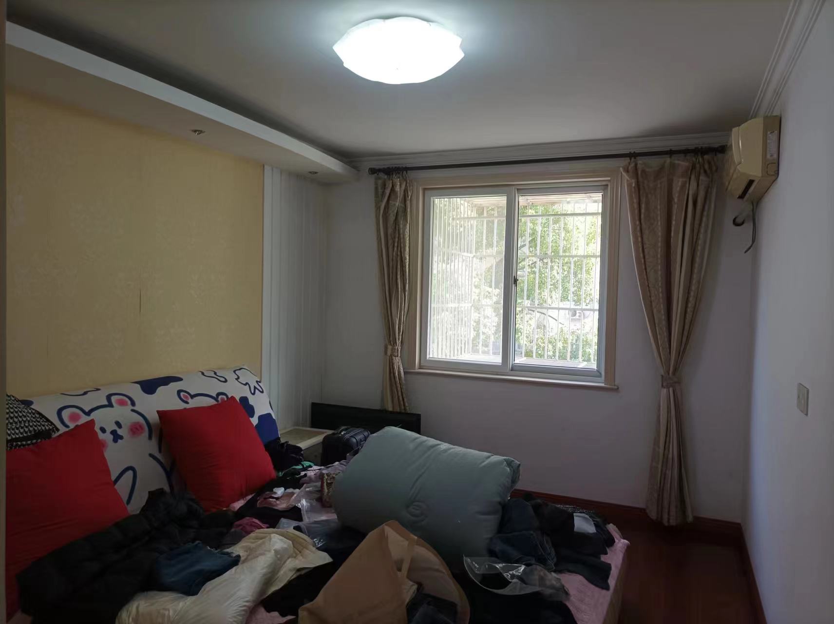 滨河东城 3室2厅1卫 130m&sup2;