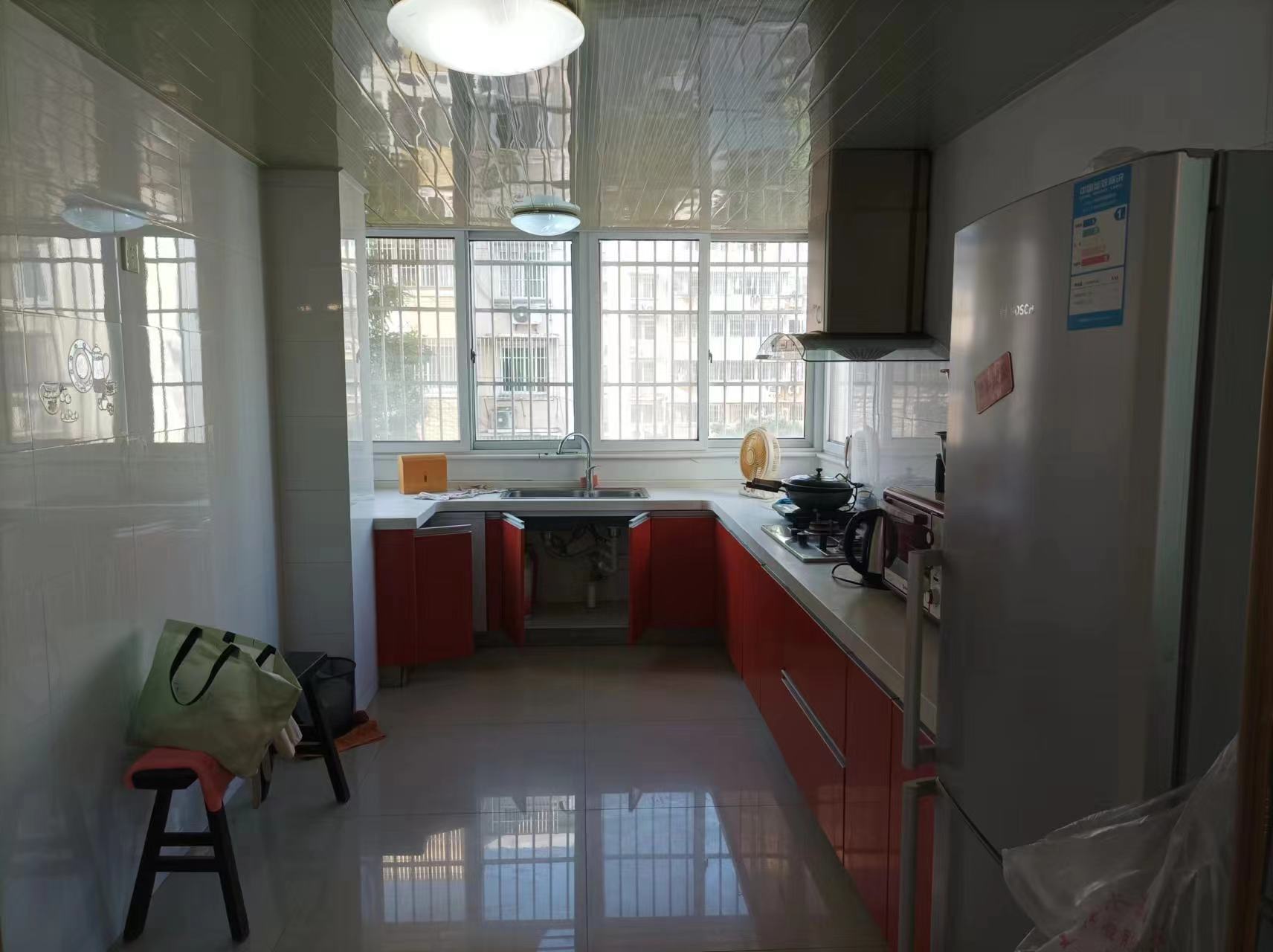 滨河东城 3室2厅1卫 130m&sup2;