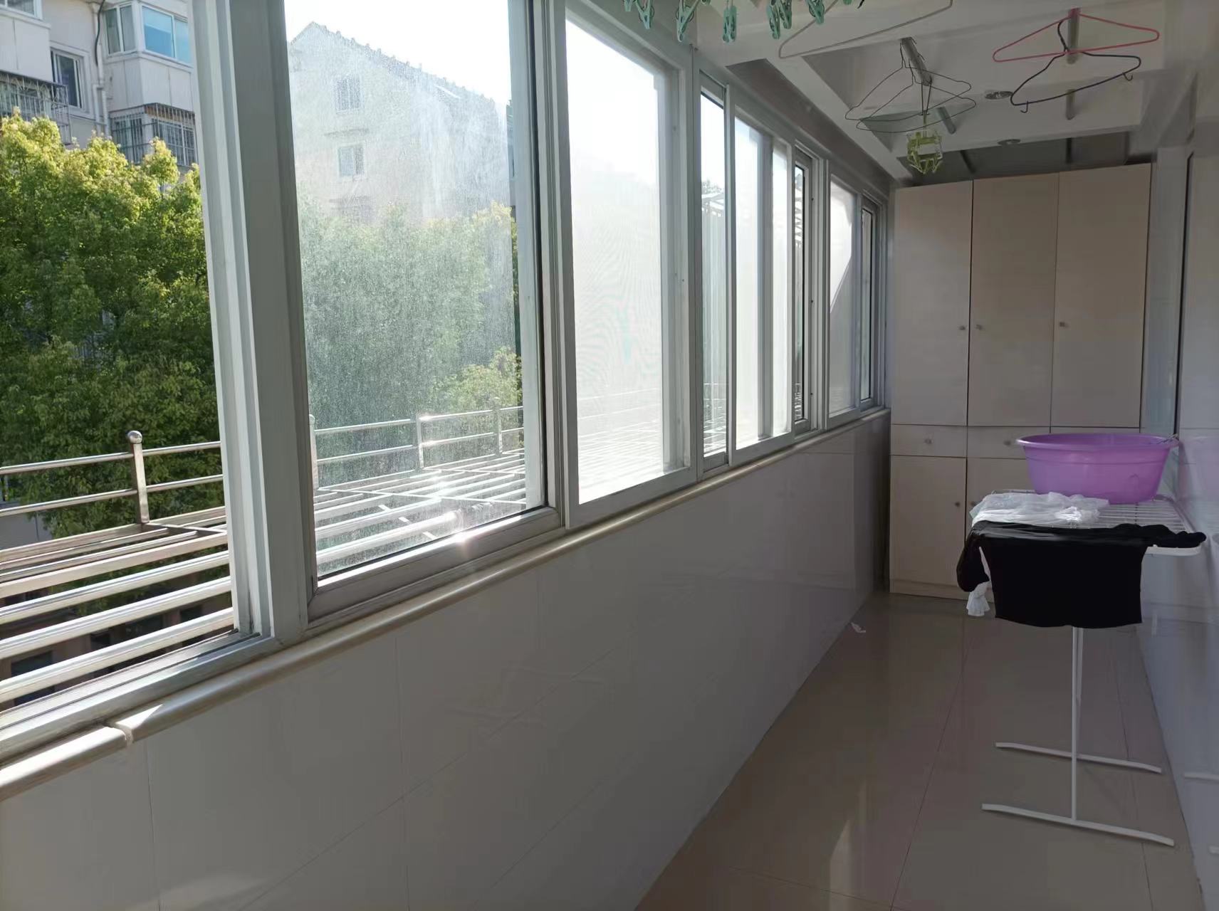 滨河东城 3室2厅1卫 130m&sup2;