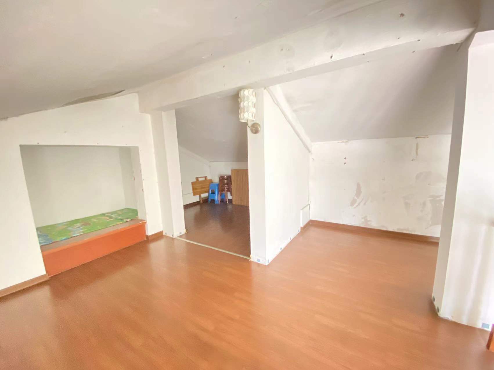 外滩小区 3室2厅1卫 88m&sup2;
