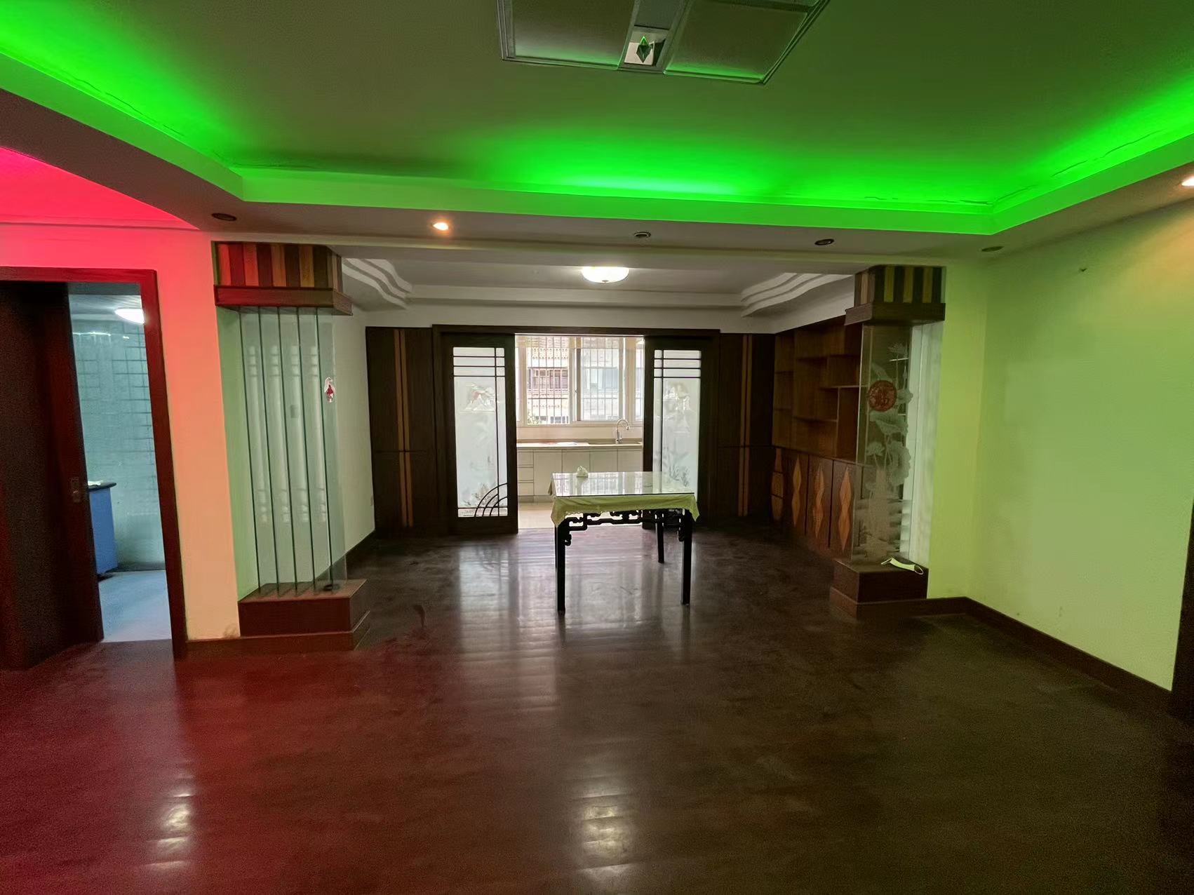朝晖花园 3室2厅2卫 142m&sup2;